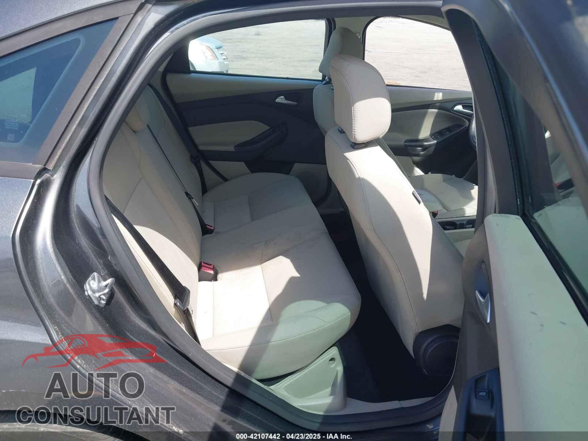 FORD FOCUS 2016 - 1FADP3F26GL207417