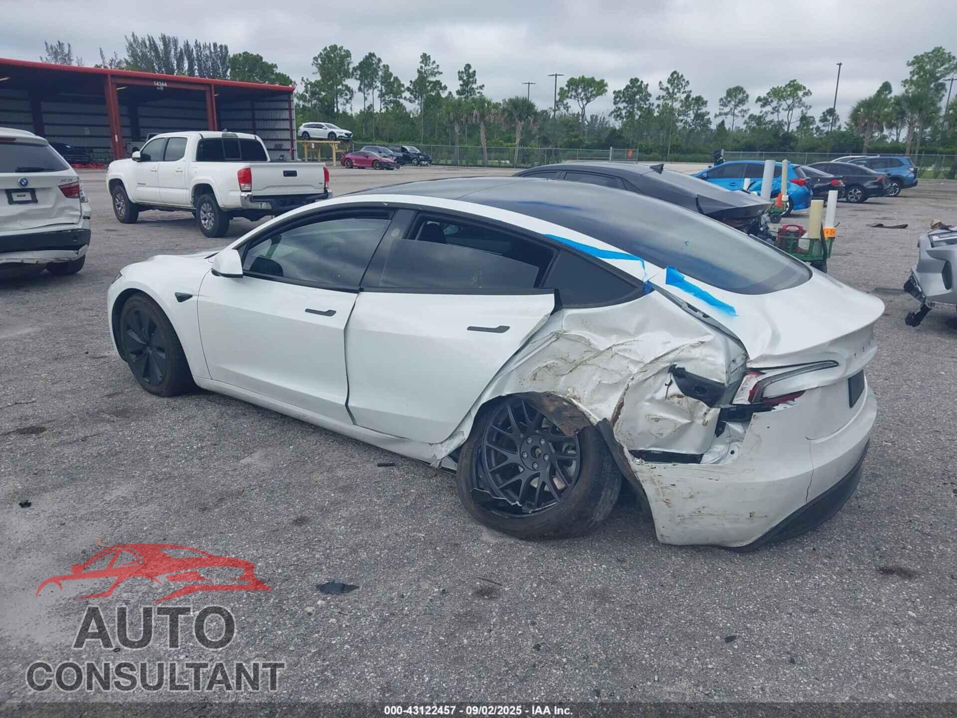TESLA MODEL 3 2024 - 5YJ3E1EA4RF747363