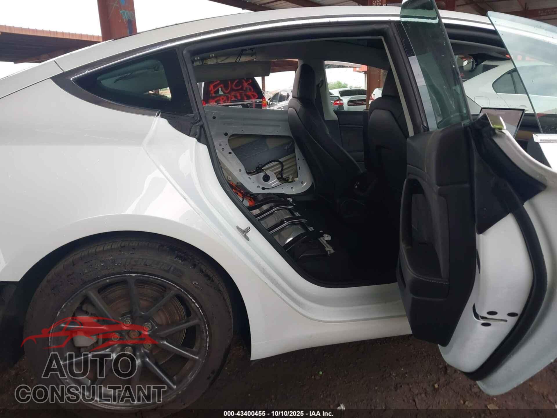 TESLA MODEL 3 2019 - 5YJ3E1EB7KF493405