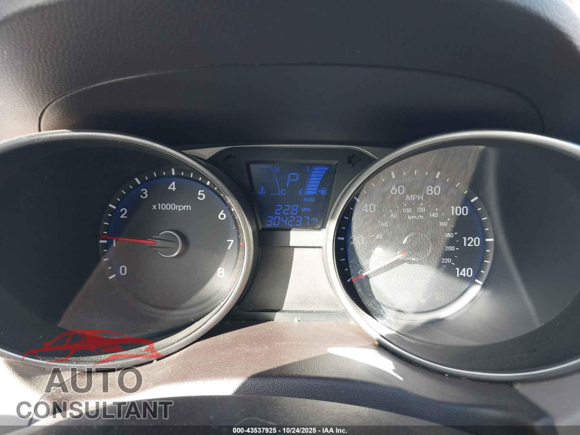 HYUNDAI TUCSON 2011 - KM8JUCAC1BU203473