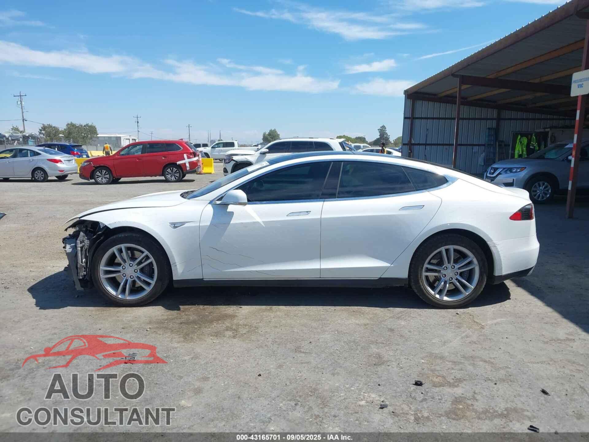TESLA MODEL S 2013 - 5YJSA1DN8DFP16265