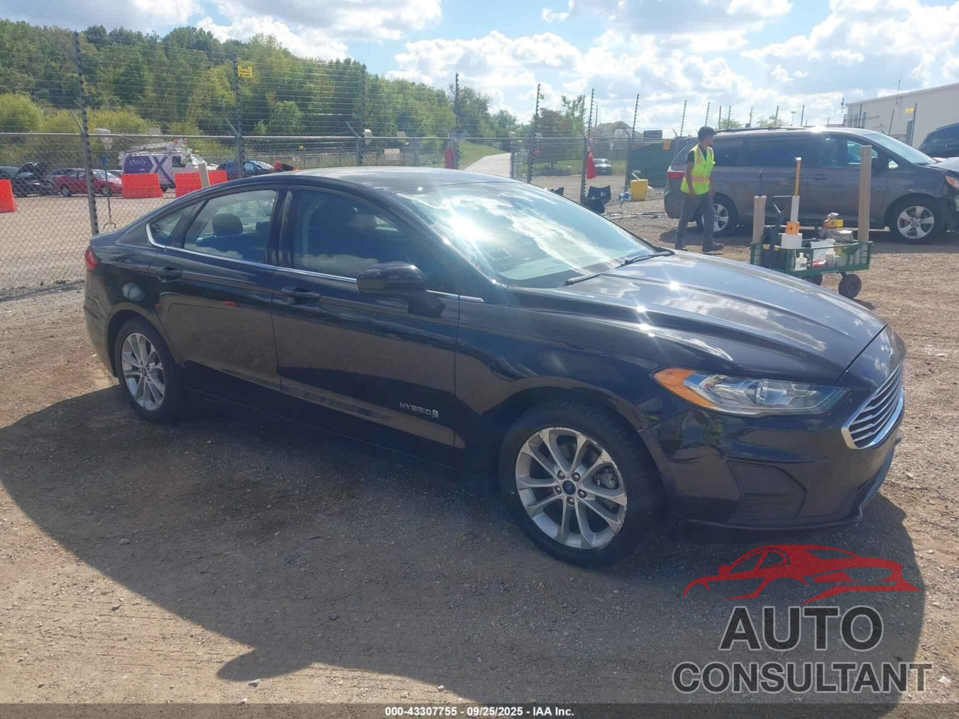 FORD FUSION HYBRID 2019 - 3FA6P0LU4KR169192