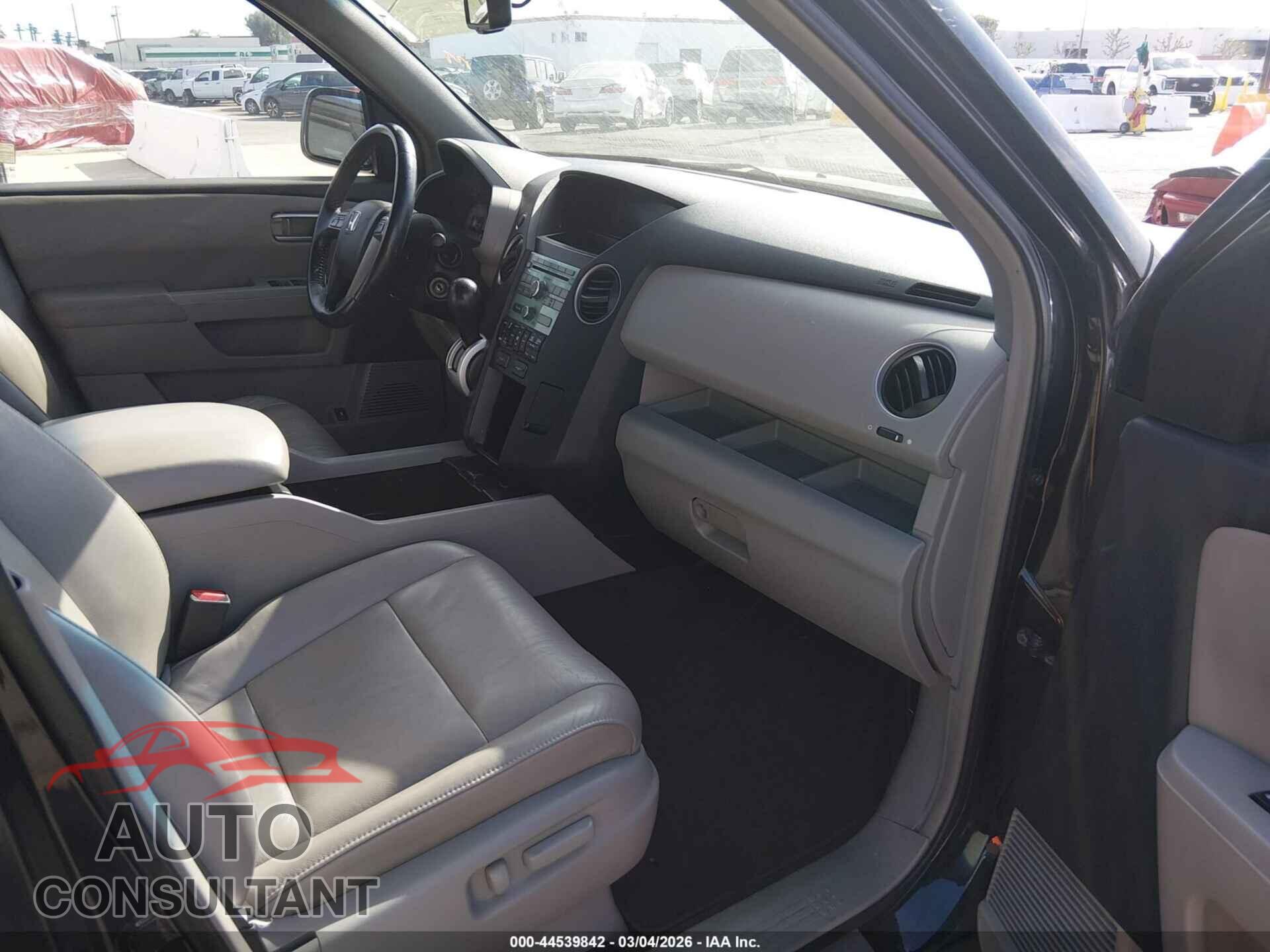 HONDA PILOT 2009 - 5FNYF38579B006220