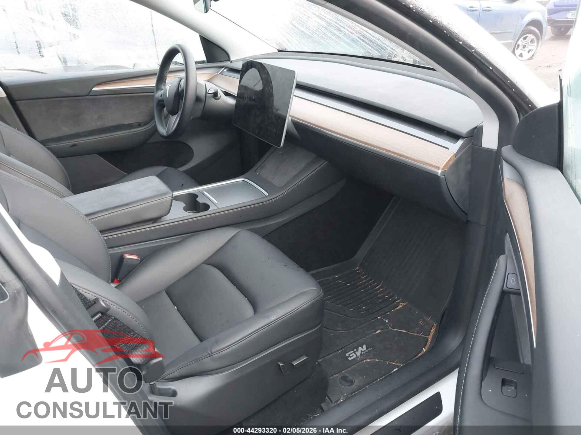 TESLA MODEL Y 2024 - 7SAYGDEE5RF206099
