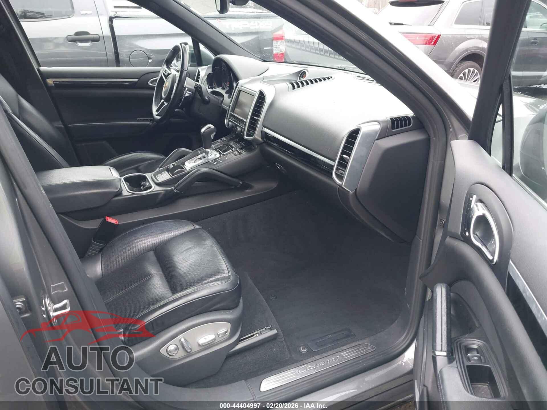 PORSCHE CAYENNE 2016 - WP1AA2A25GKA12185