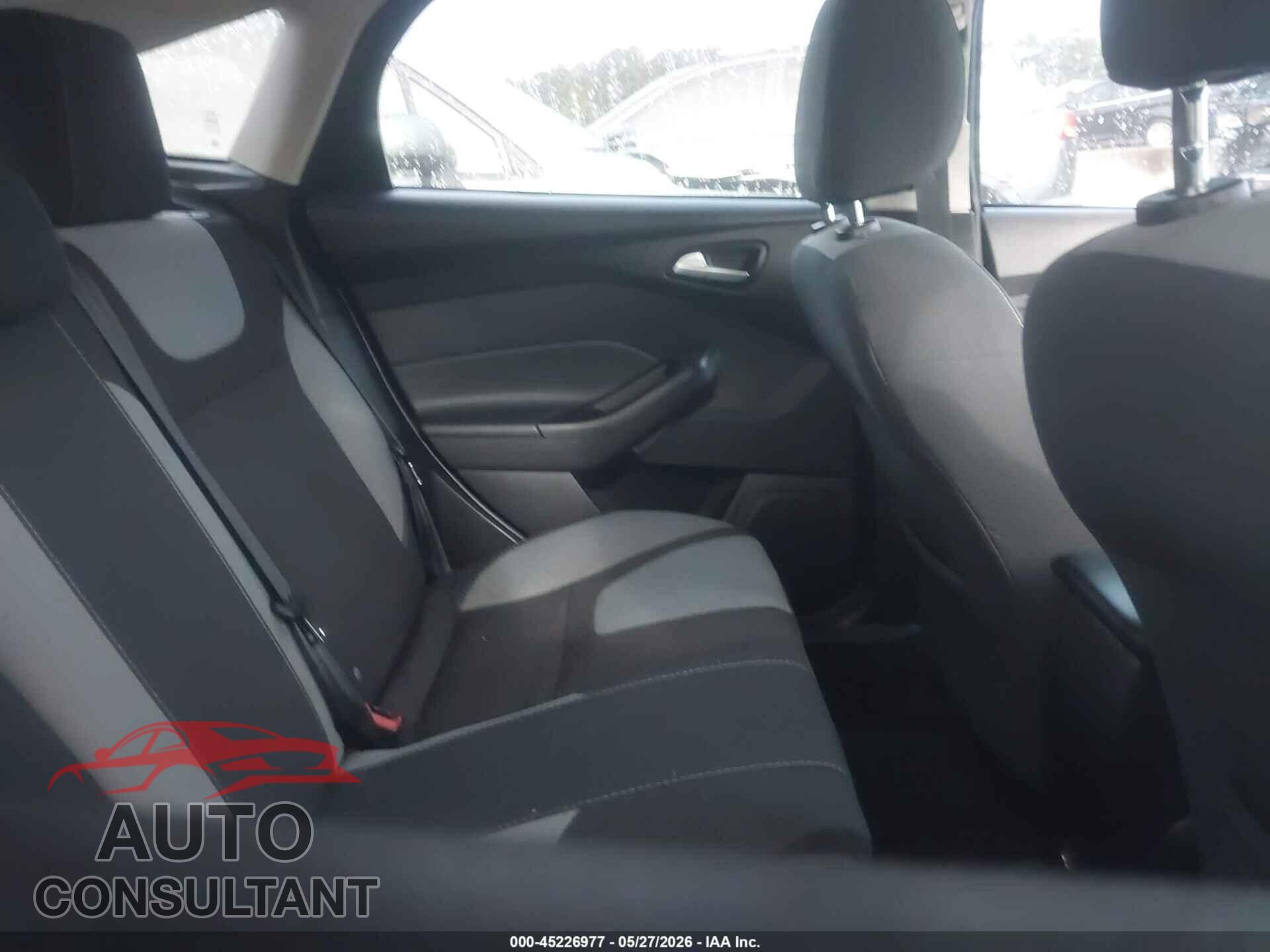 FORD FOCUS 2014 - 1FADP3K2XEL305496