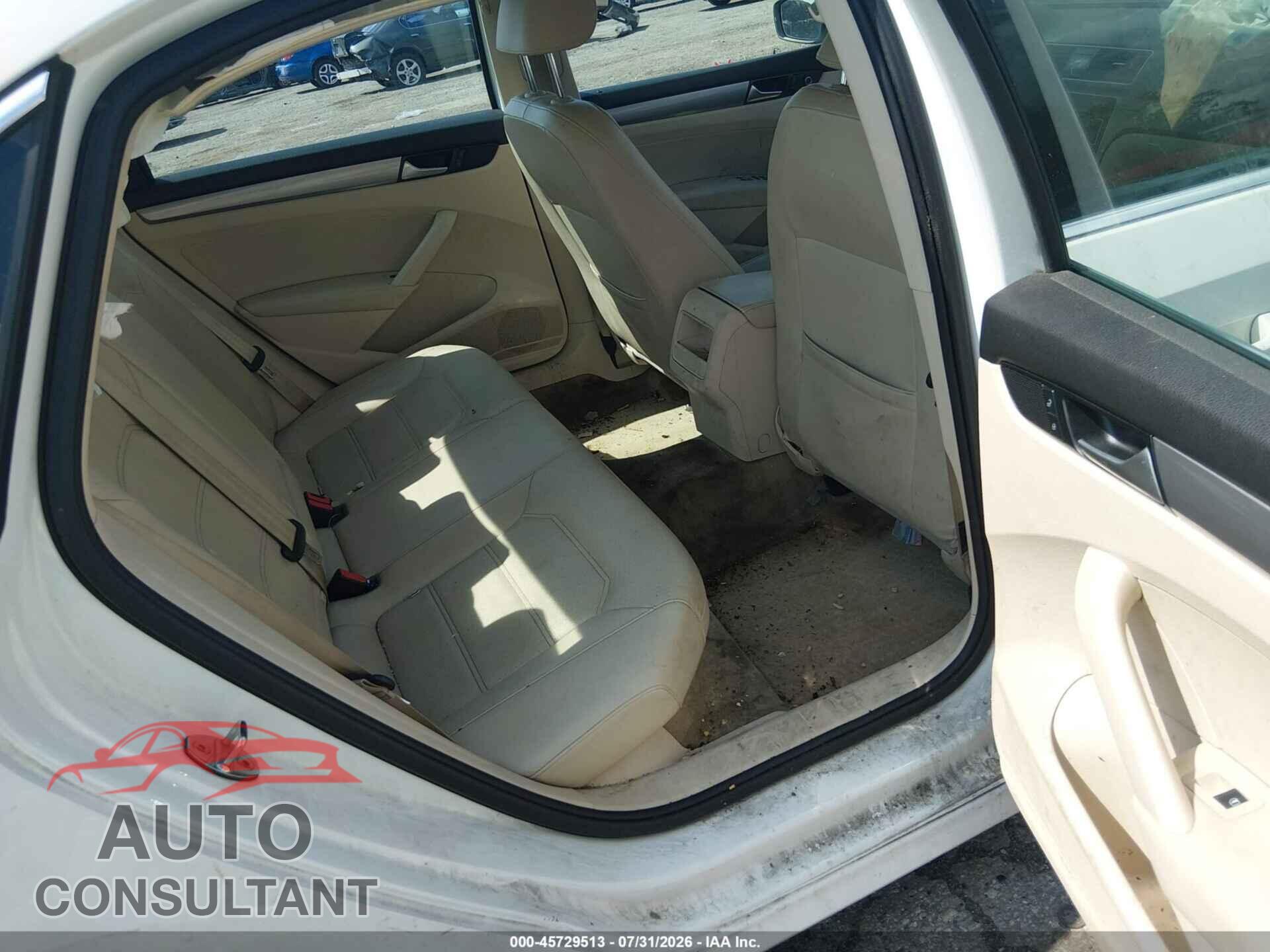 VOLKSWAGEN PASSAT 2015 - 1VWAT7A38FC114698