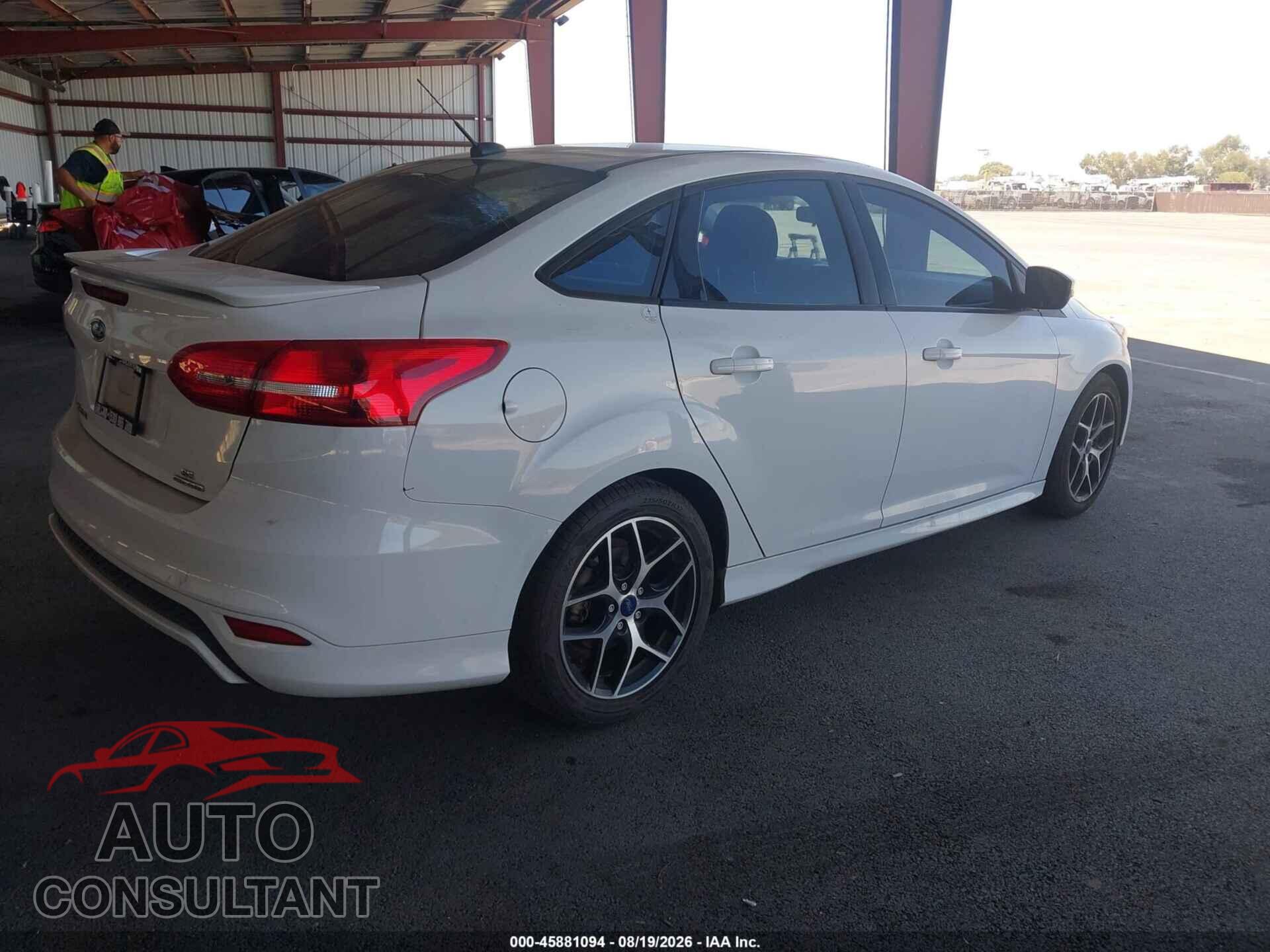 FORD FOCUS 2015 - 1FADP3F21FL345350