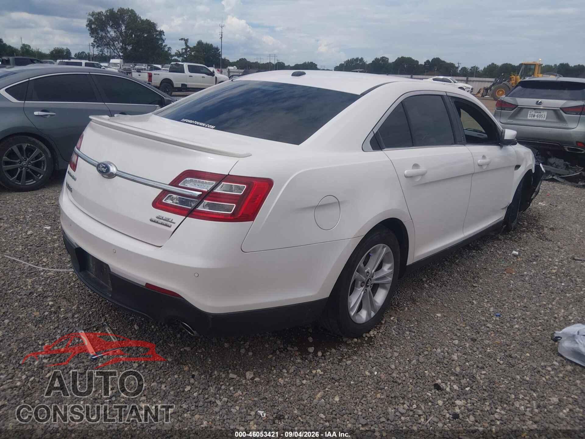 FORD TAURUS 2018 - 1FAHP2E85JG130976