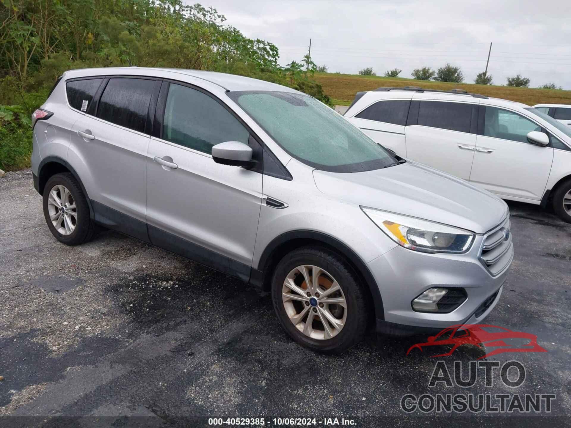 FORD ESCAPE 2017 - 1FMCU0GD6HUB53573