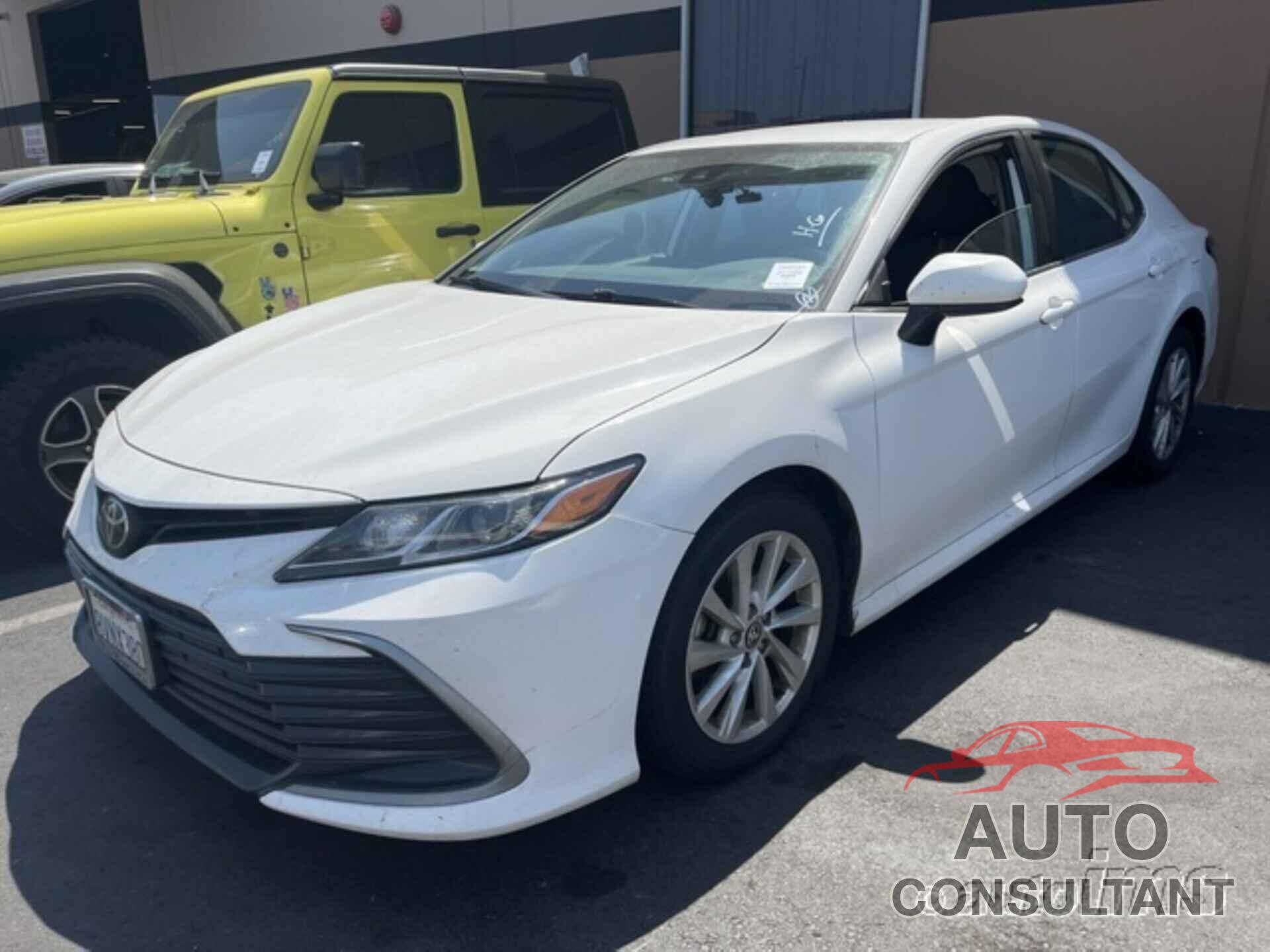 TOYOTA CAMRY 2021 - 4T1C11AK3MU531008
