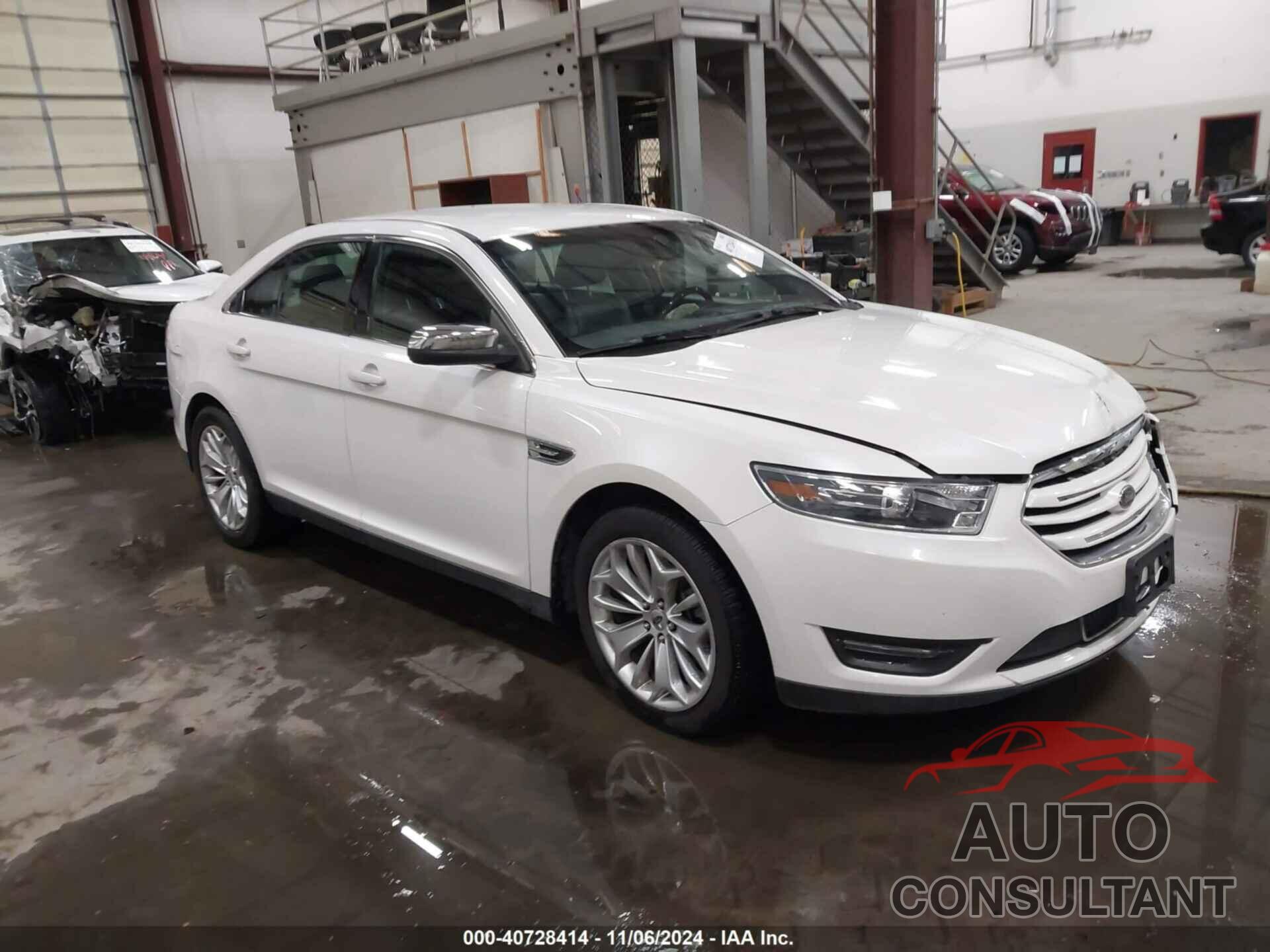 FORD TAURUS 2018 - 1FAHP2F84JG109499