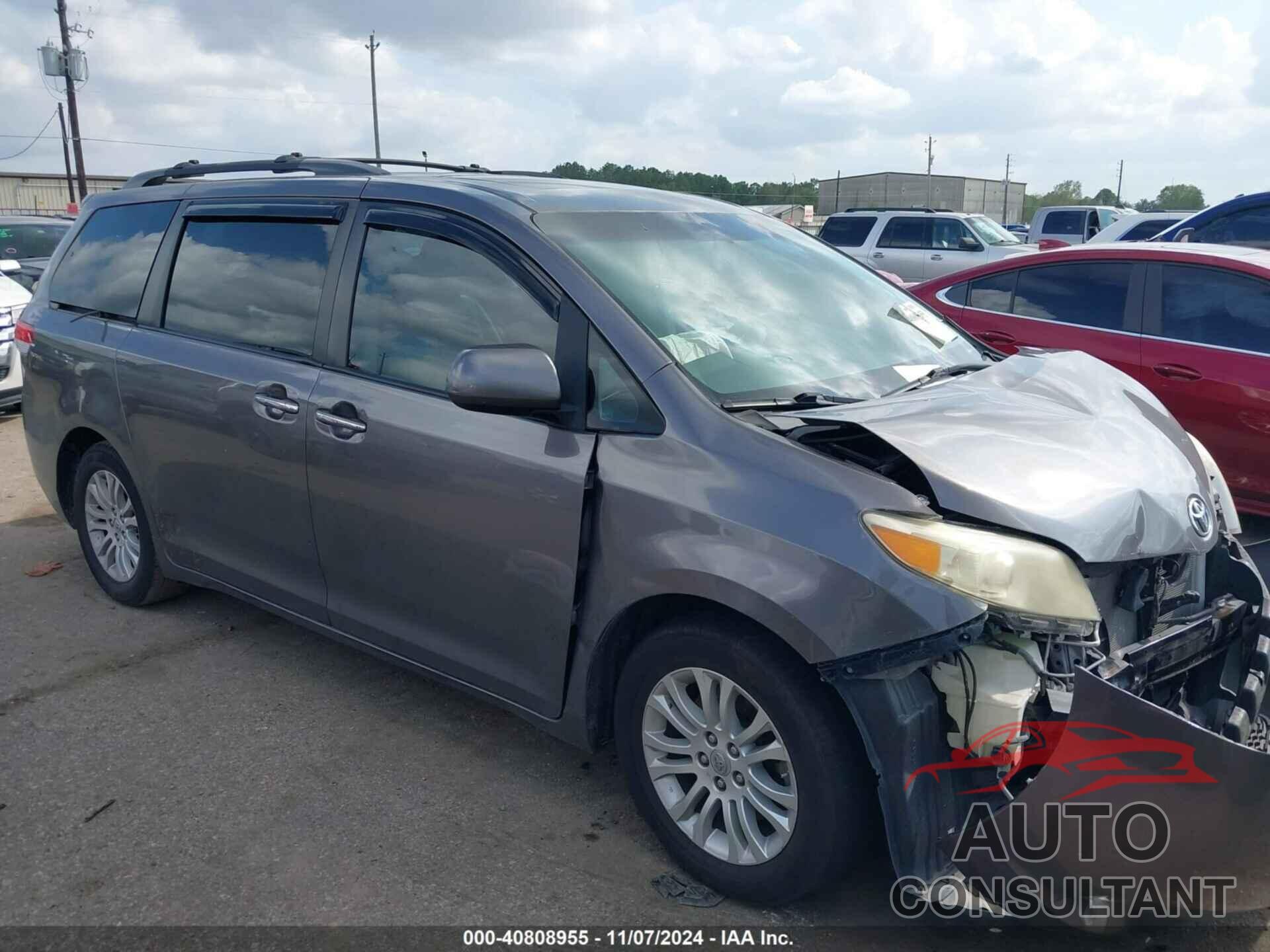 TOYOTA SIENNA 2011 - 5TDYK3DC8BS080375