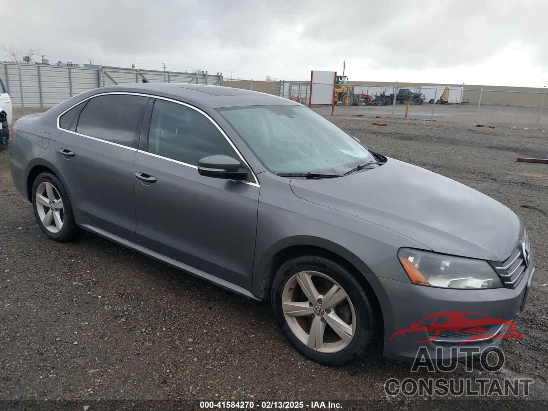 VOLKSWAGEN PASSAT 2013 - 1VWBP7A32DC145547