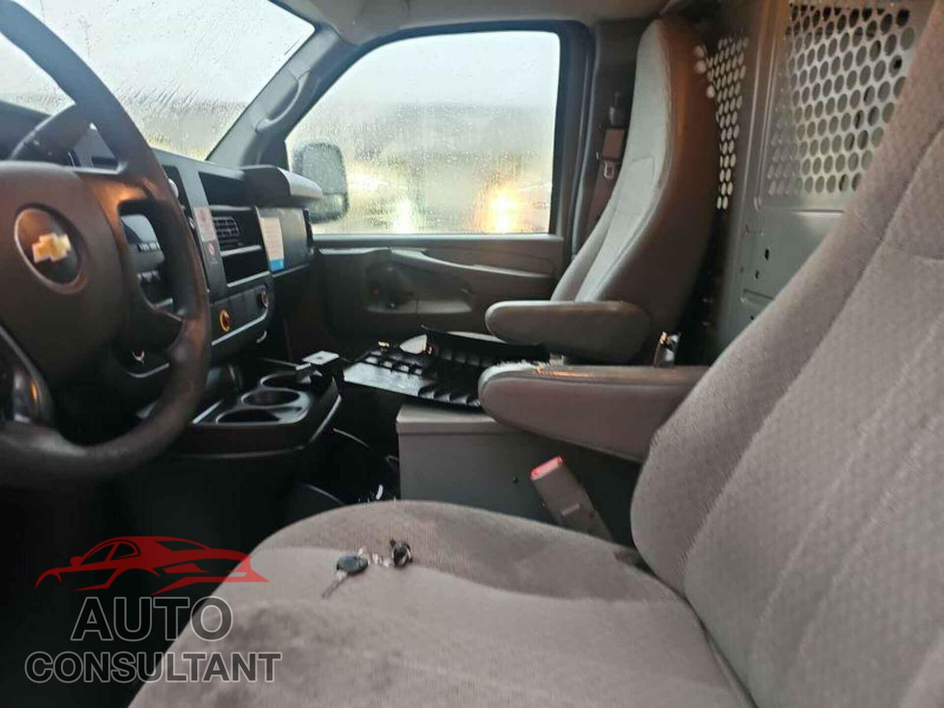 CHEVROLET EXPRESS G2500 2014 - 1GCWGFCA8E1121017
