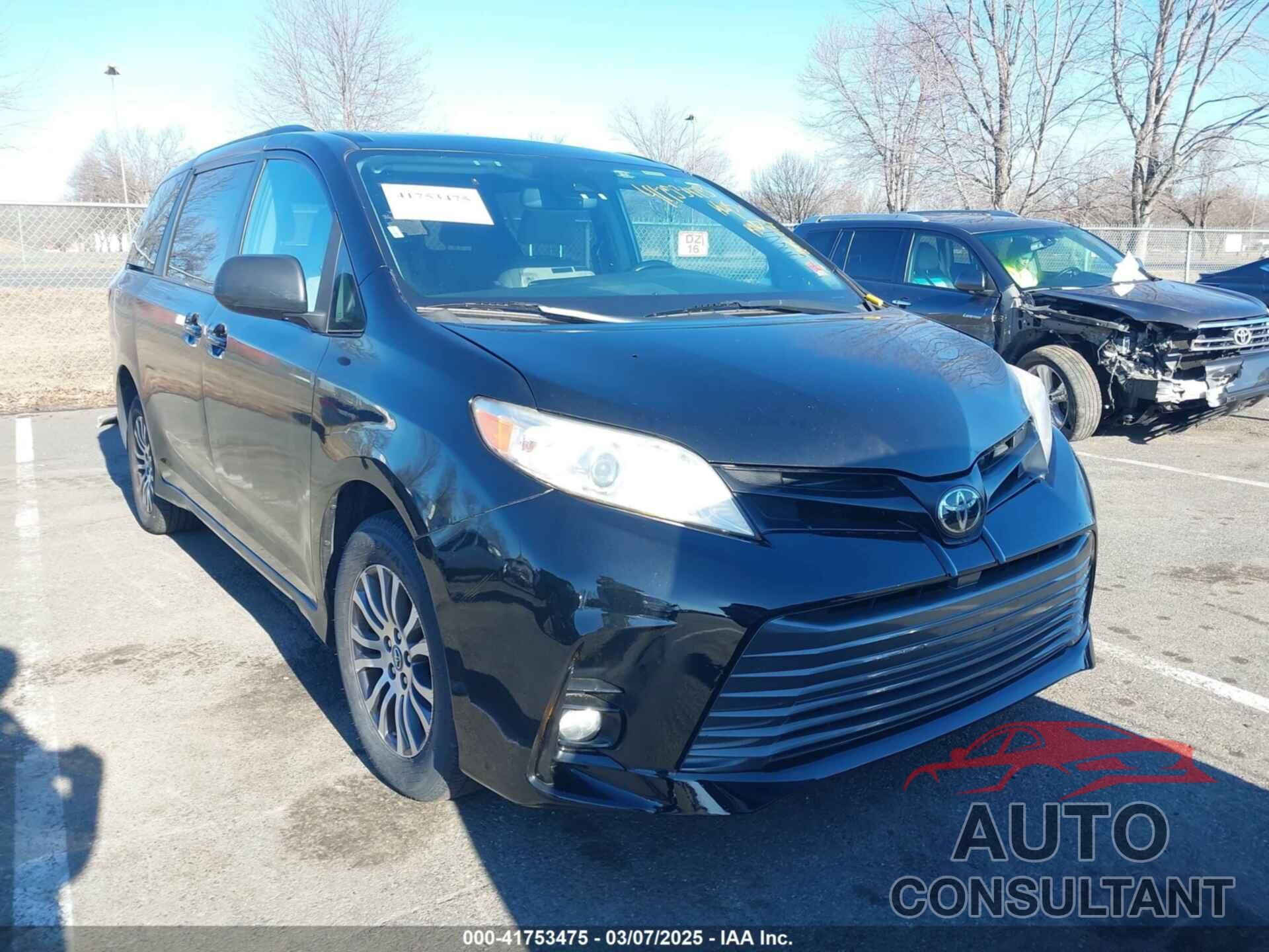 TOYOTA SIENNA 2018 - 5TDYZ3DC0JS913659