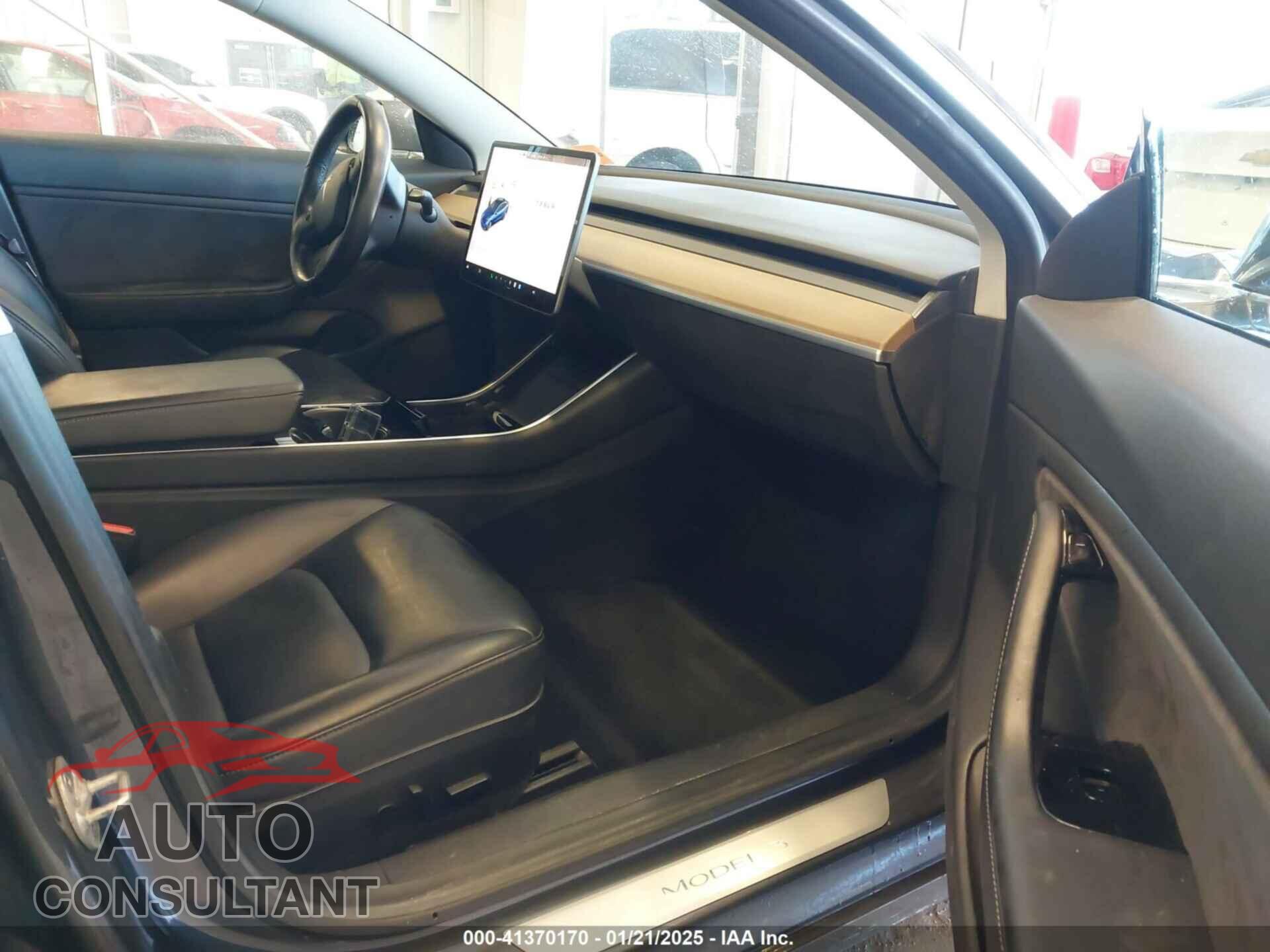 TESLA MODEL 3 2018 - 5YJ3E1EB5JF090599