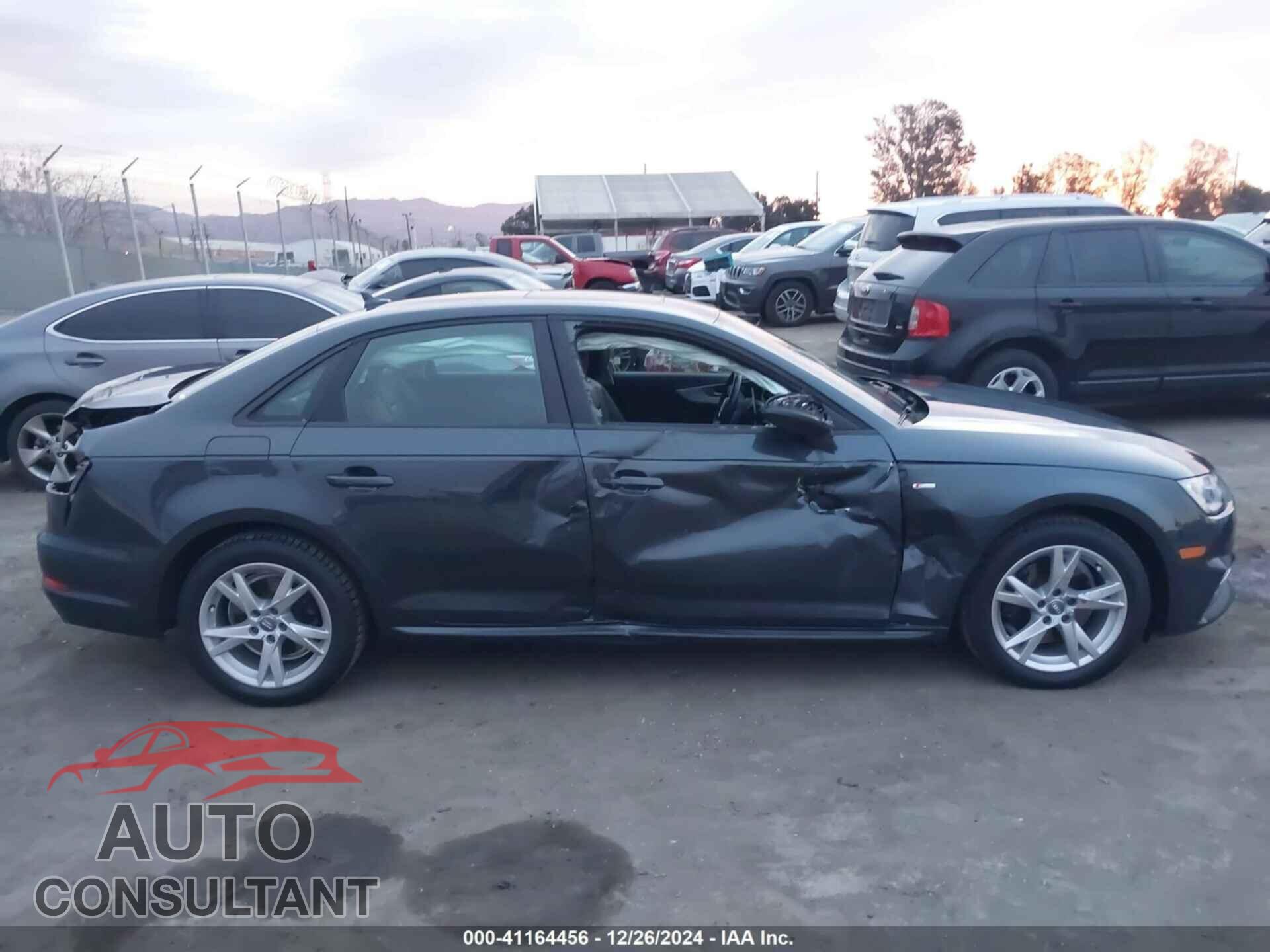 AUDI A4 2018 - WAUKMAF45JA214522