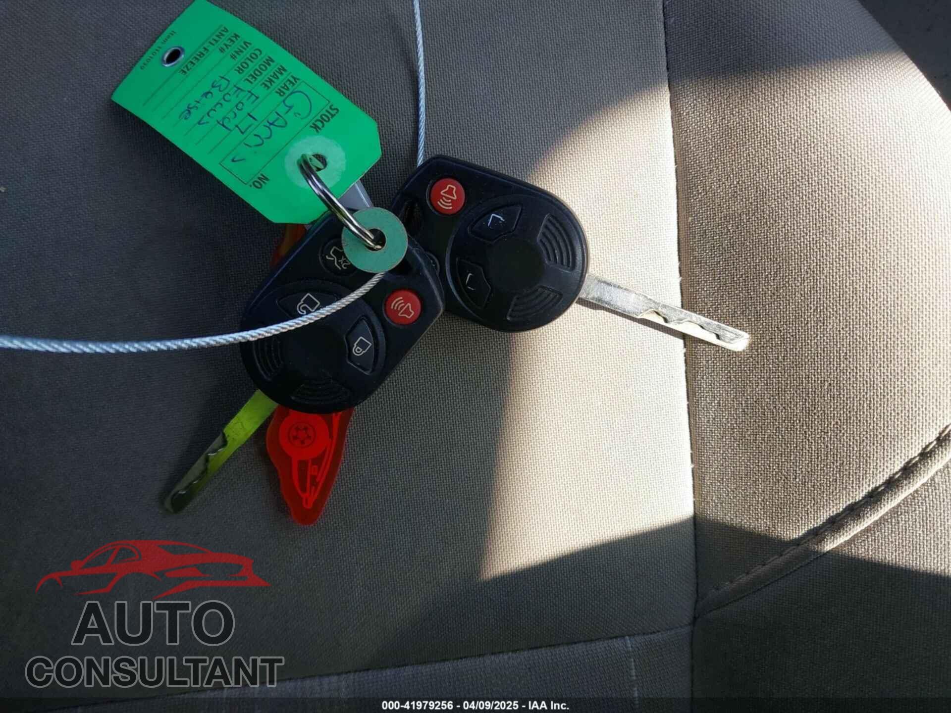 FORD FOCUS 2017 - 1FADP3F20HL322015
