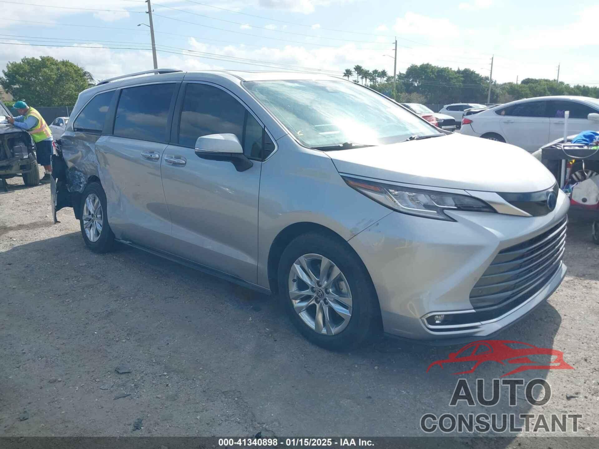 TOYOTA SIENNA 2022 - 5TDZRKEC3NS083956