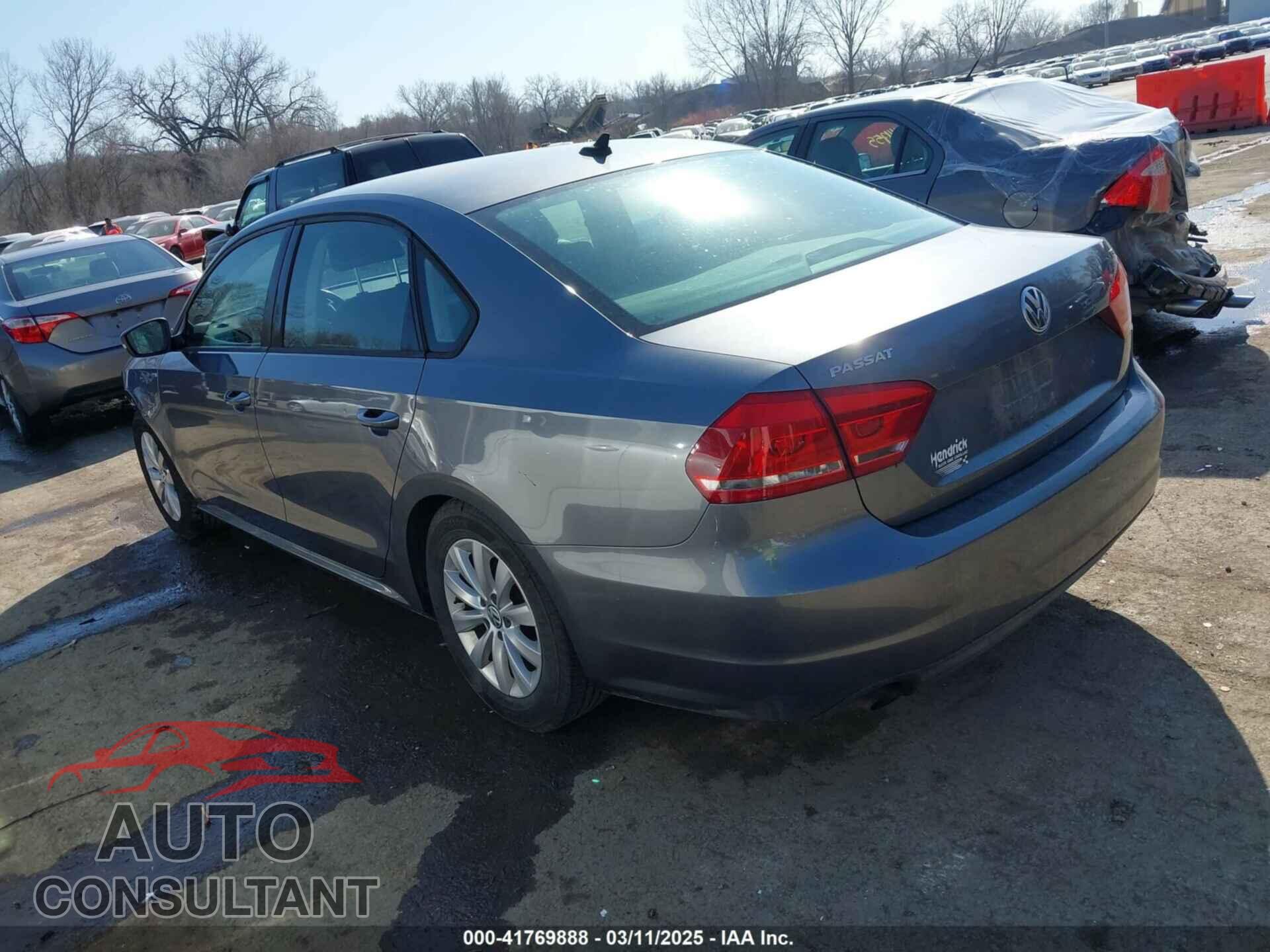 VOLKSWAGEN PASSAT 2015 - 1VWAT7A33FC015366