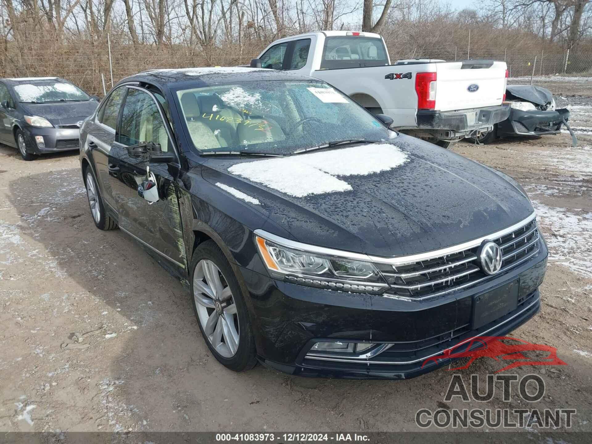 VOLKSWAGEN PASSAT 2017 - 1VWGT7A33HC041284