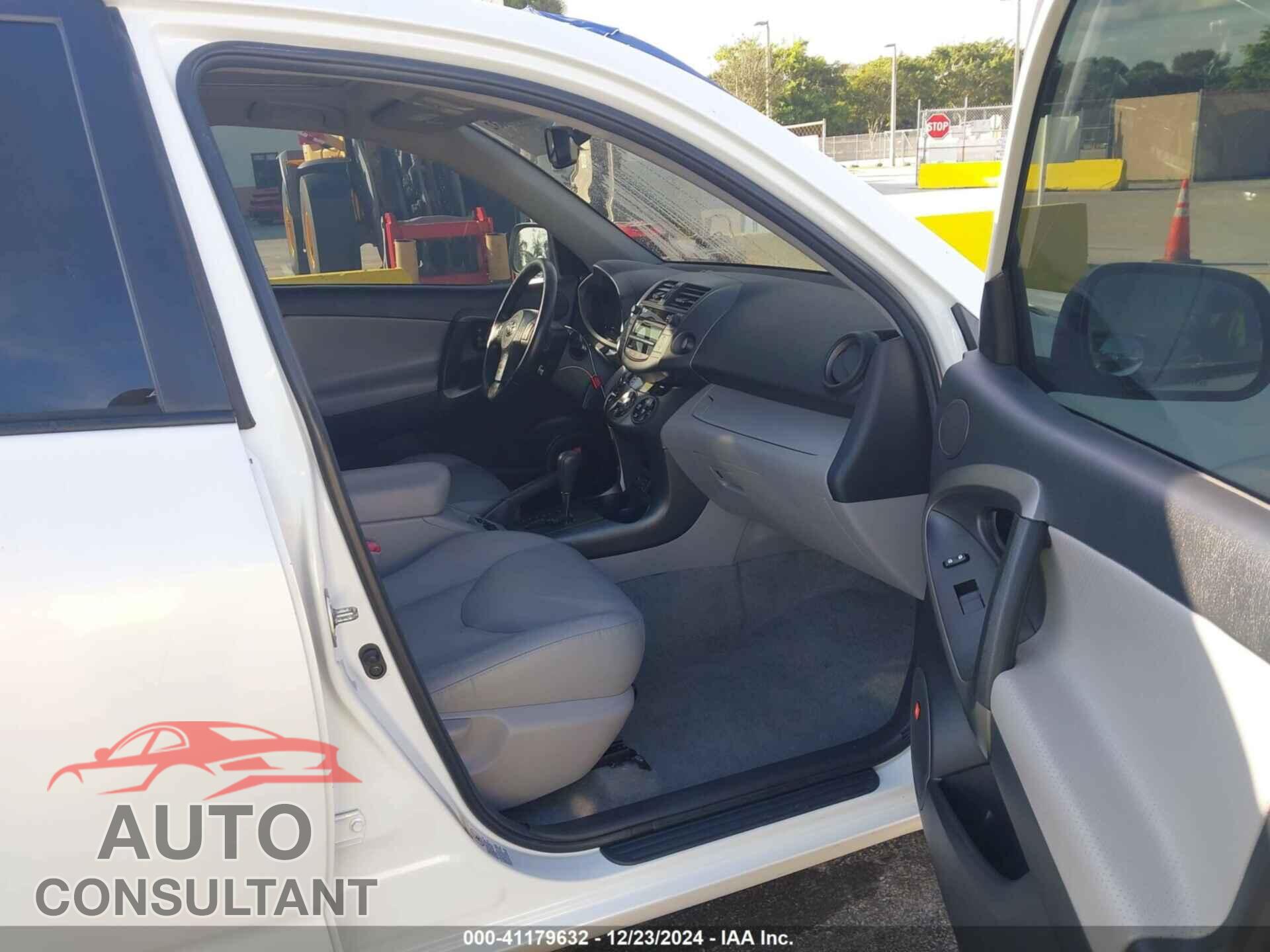 TOYOTA RAV4 2011 - 2T3DF4DV8BW123721