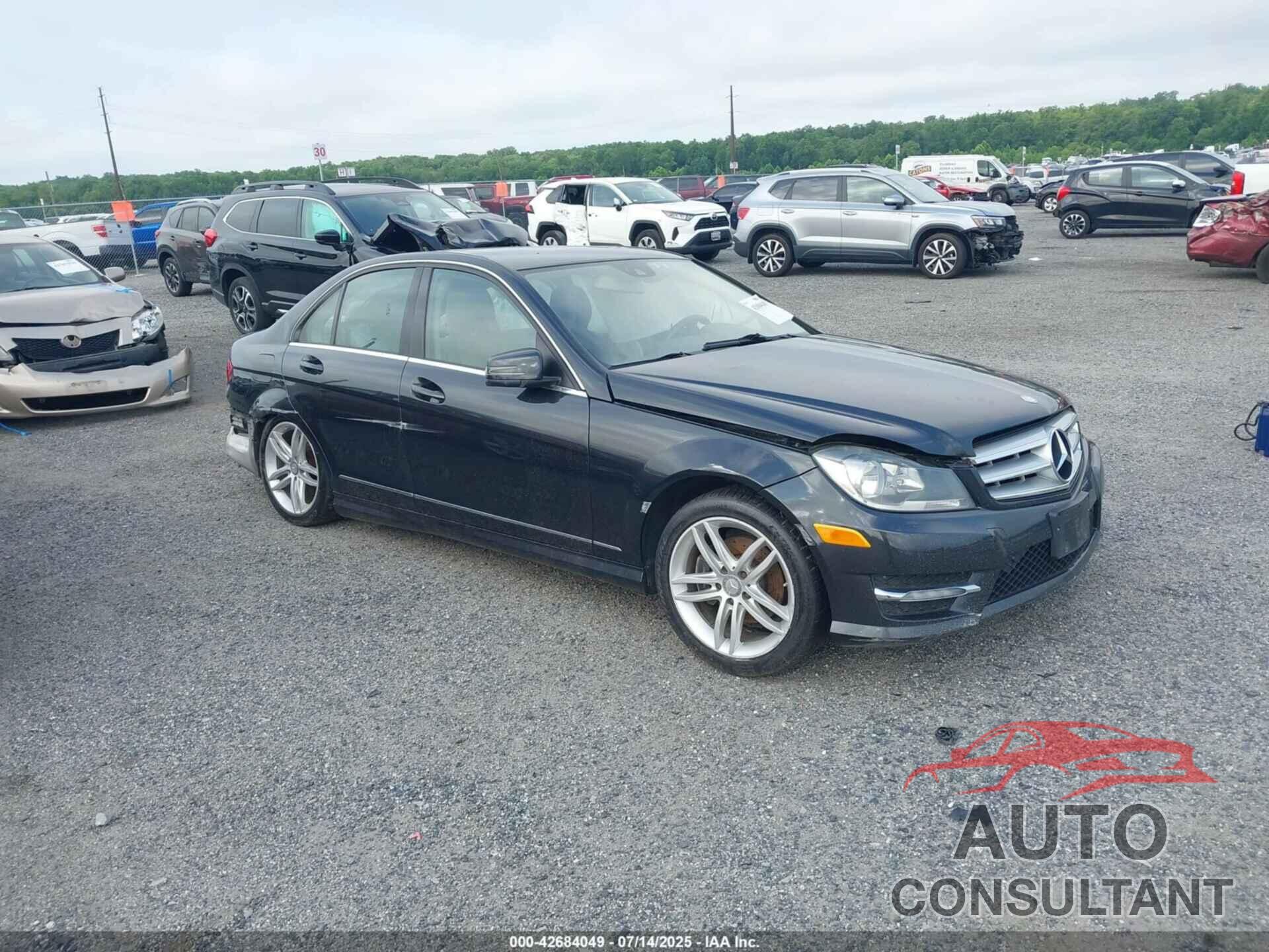 MERCEDES-BENZ C 300 2012 - WDDGF8BB1CA717117