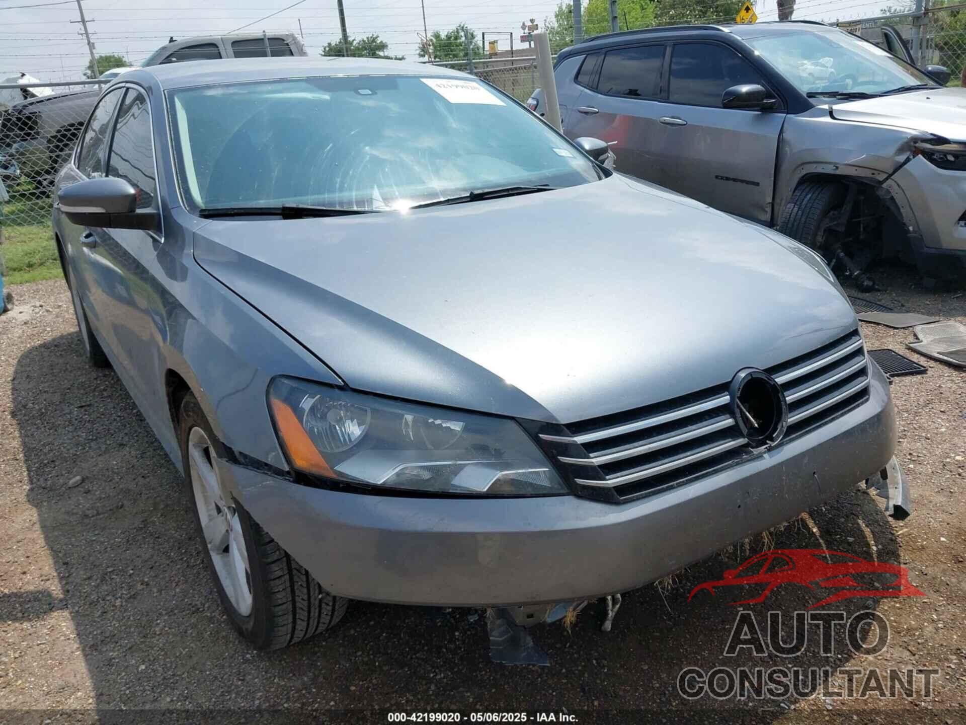 VOLKSWAGEN PASSAT 2013 - 1VWBH7A32DC011750