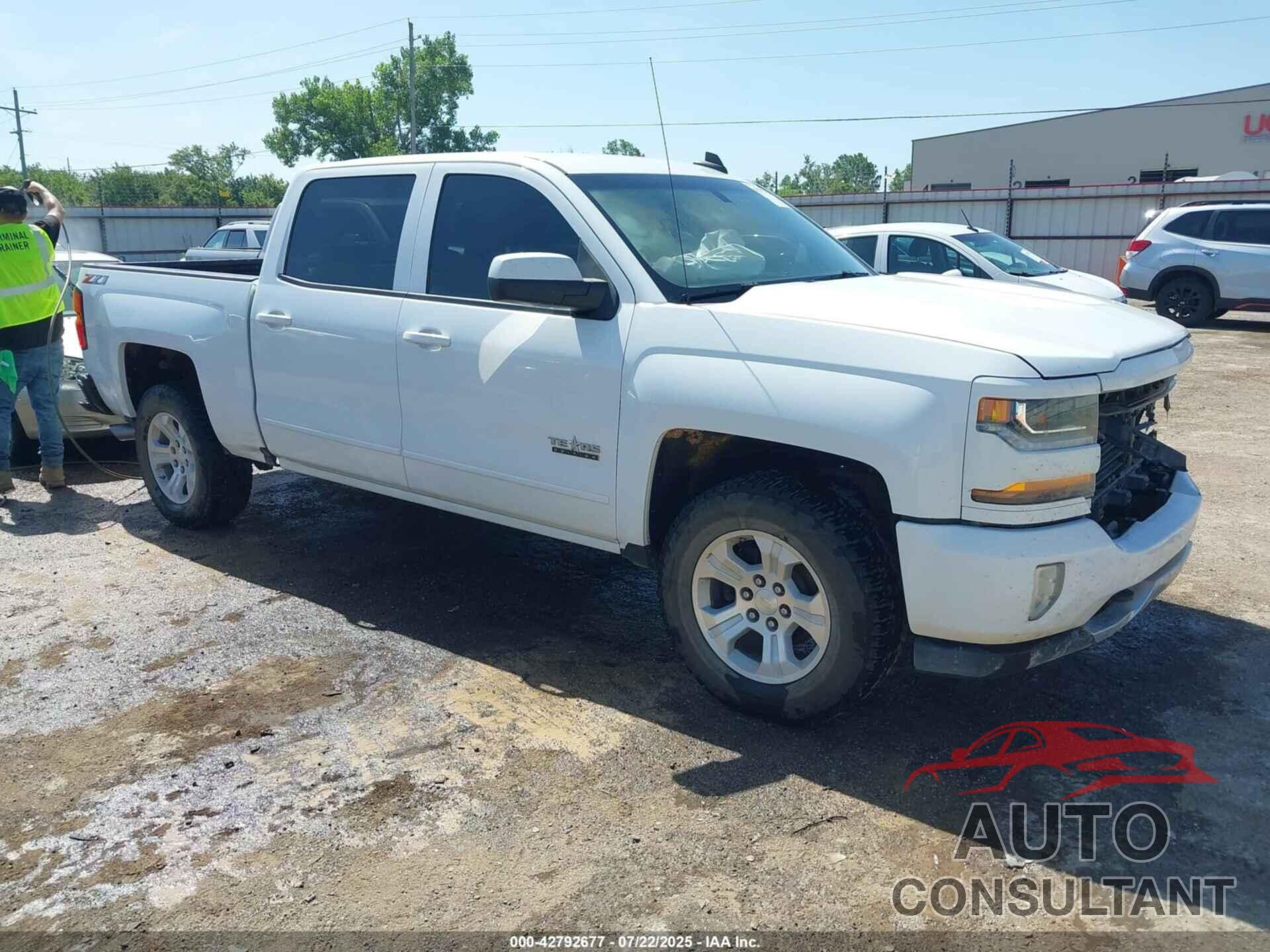 CHEVROLET SILVERADO 1500 2018 - 3GCUKREC4JG522372