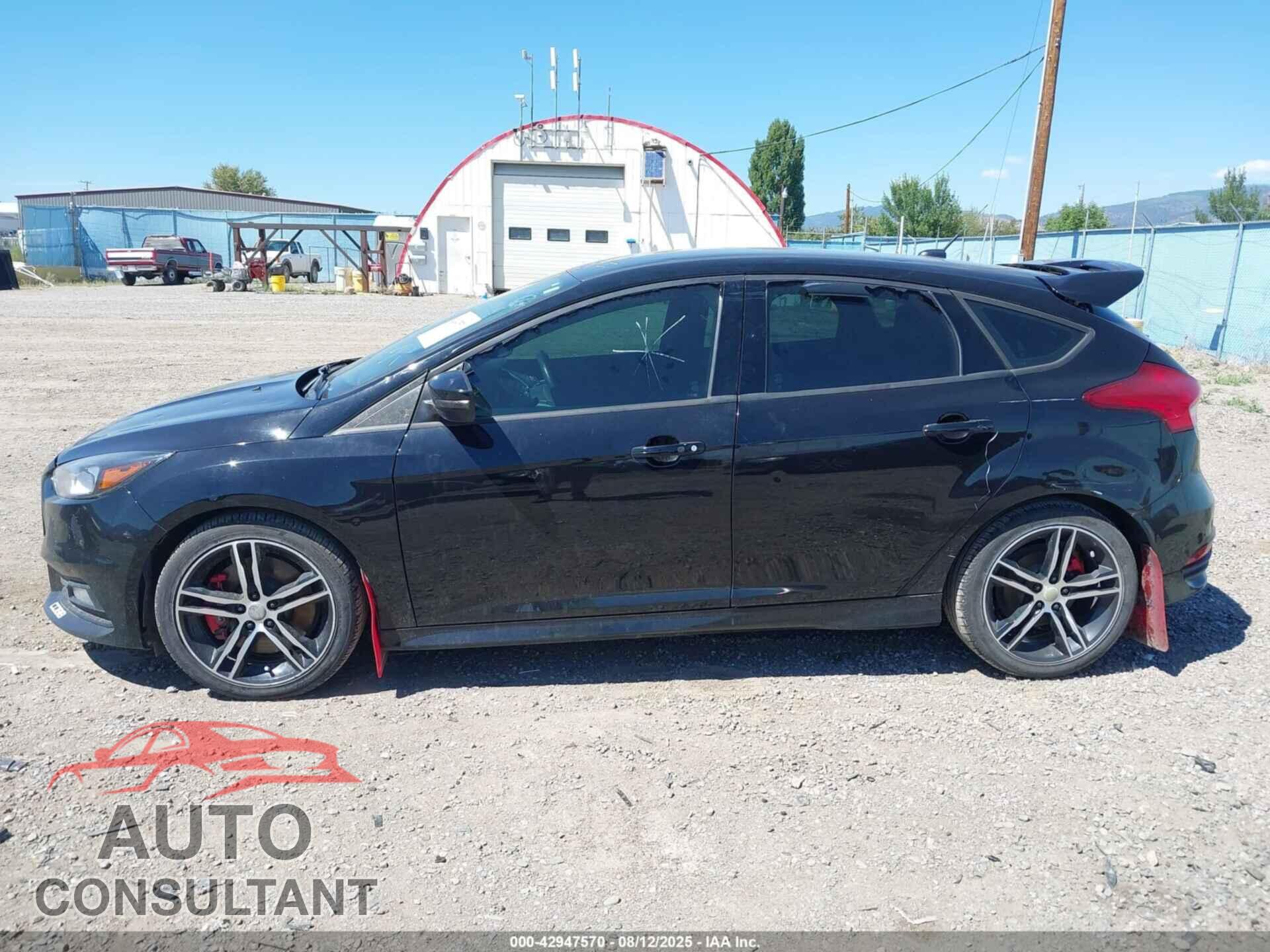 FORD FOCUS 2017 - 1FADP3L90HL214558