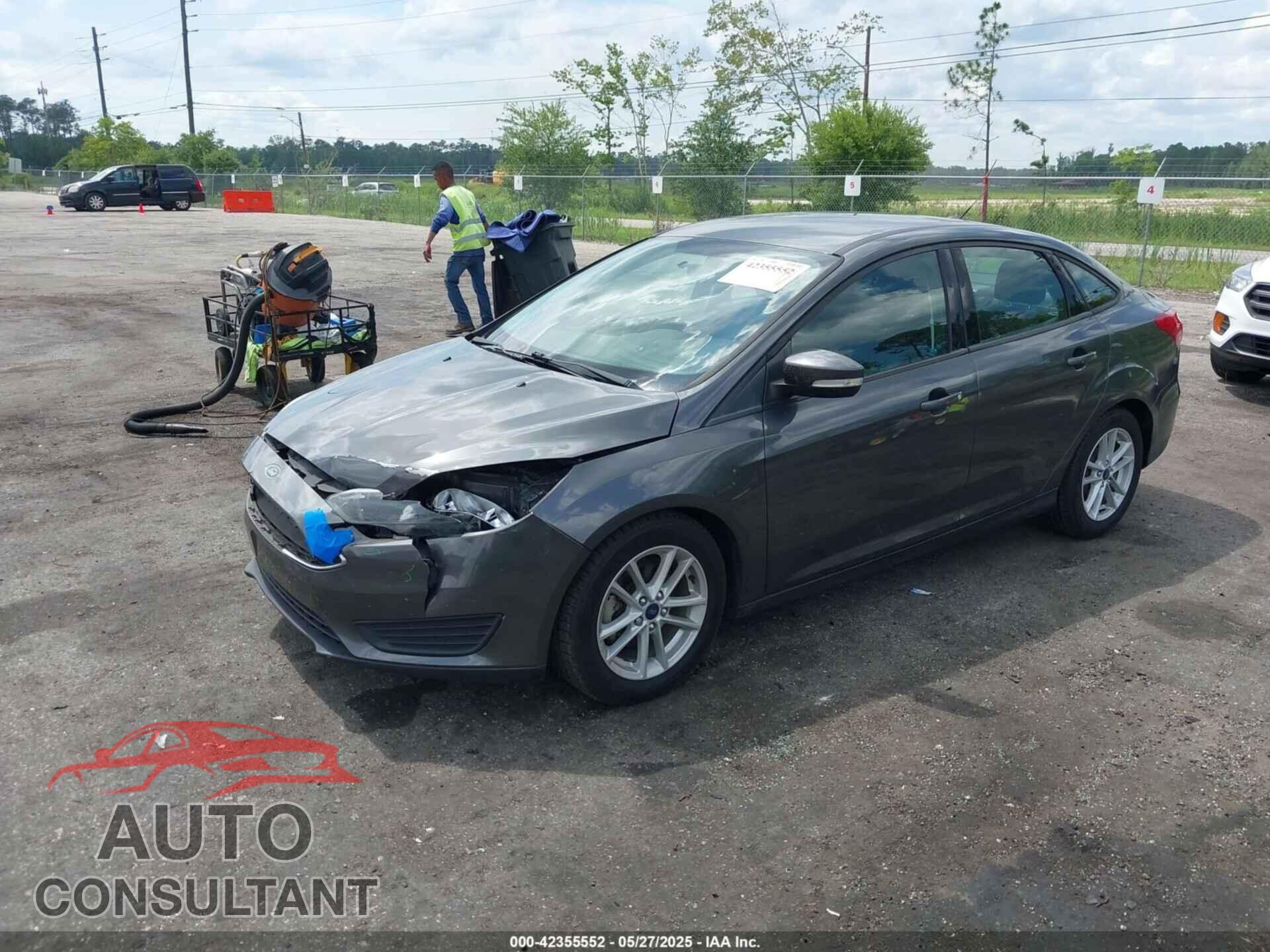 FORD FOCUS 2017 - 1FADP3F24HL244600