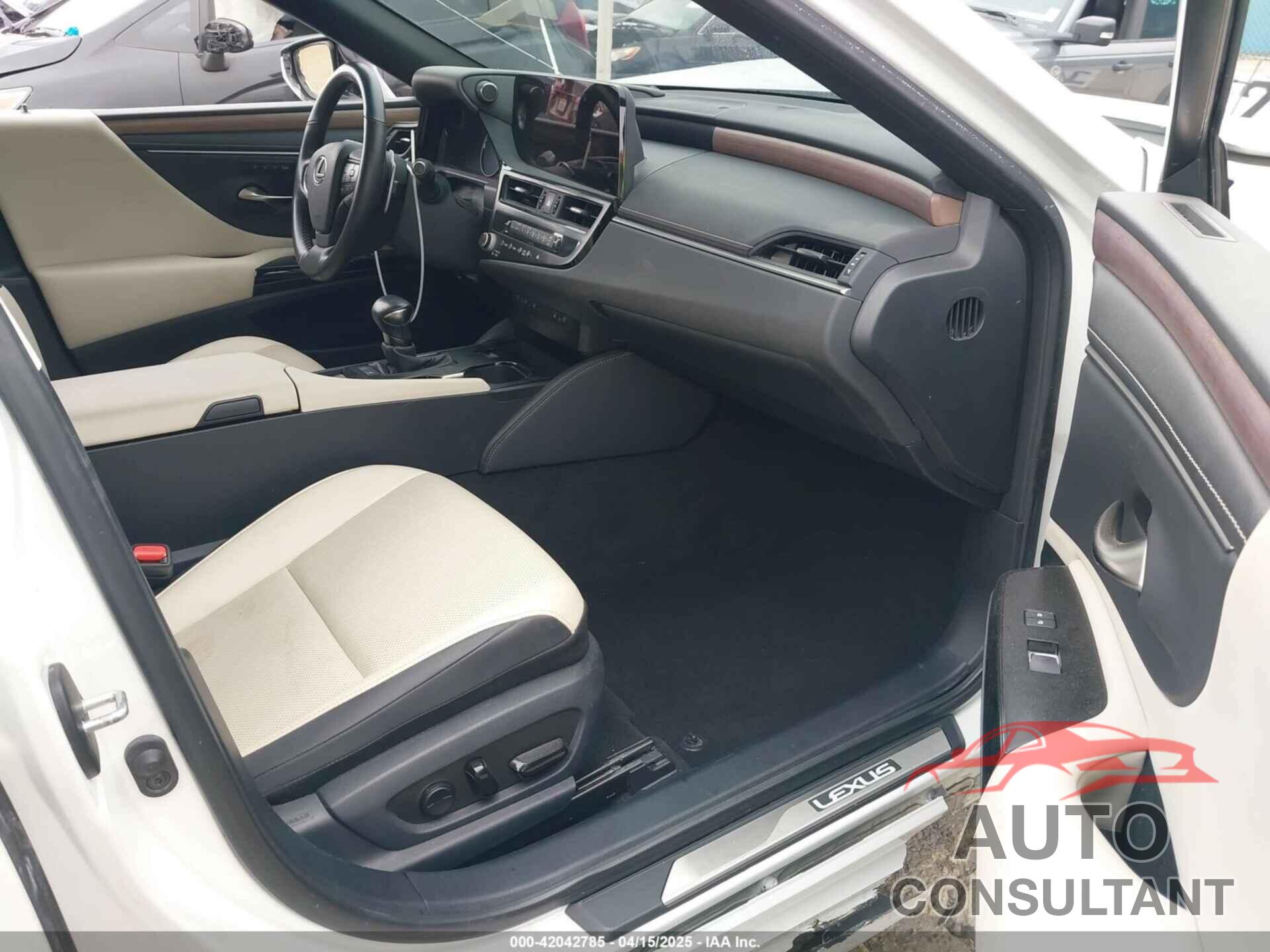 LEXUS ES 300H 2024 - 58ADA1C13RU041919