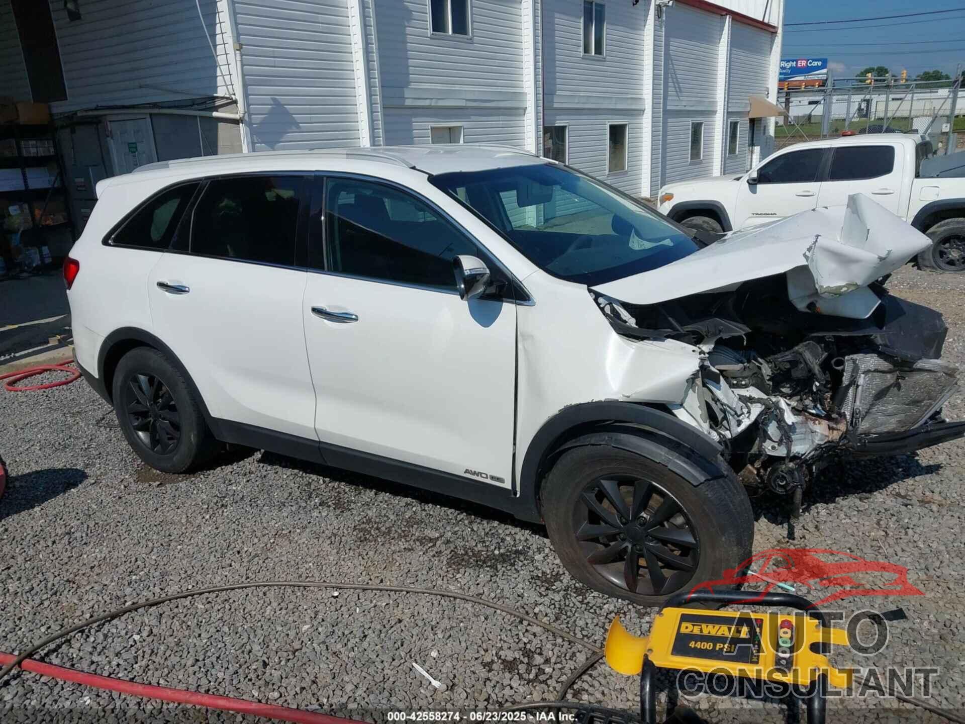 KIA SORENTO 2017 - 5XYPGDA53HG185999