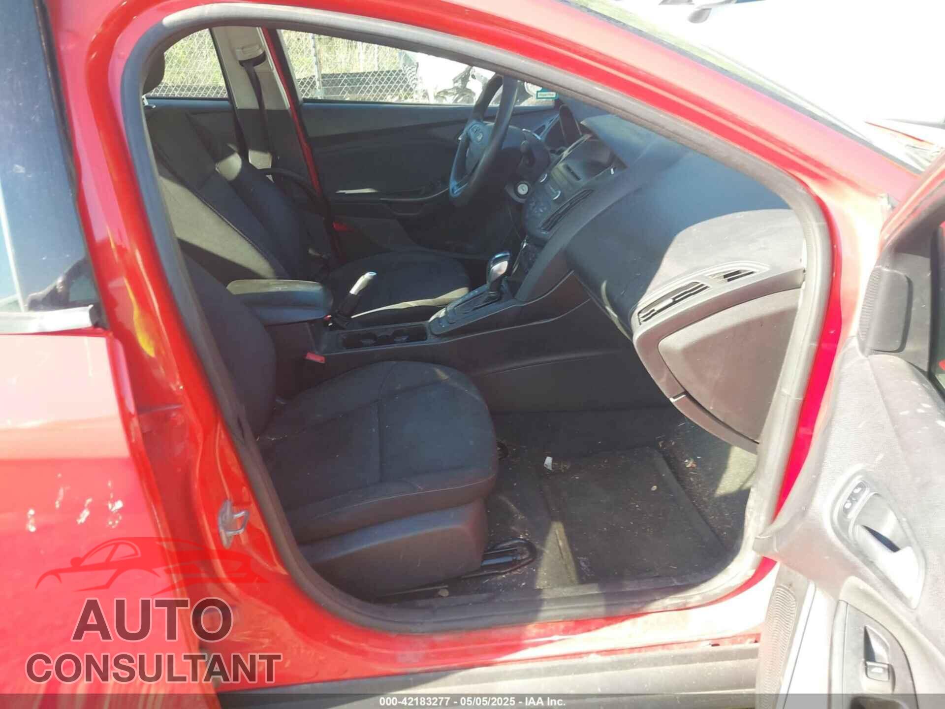 FORD FOCUS 2015 - 1FADP3F26FL271200
