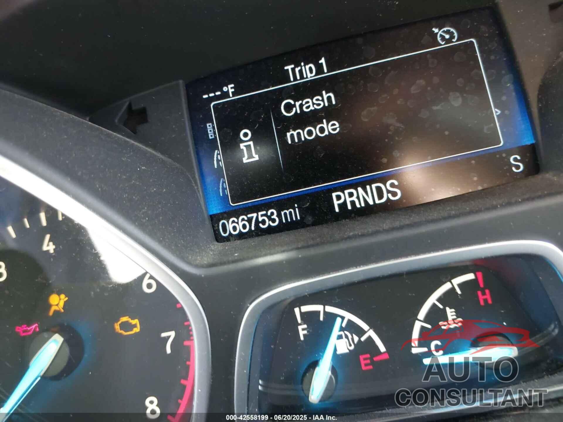 FORD ESCAPE 2017 - 1FMCU0F79HUC00820