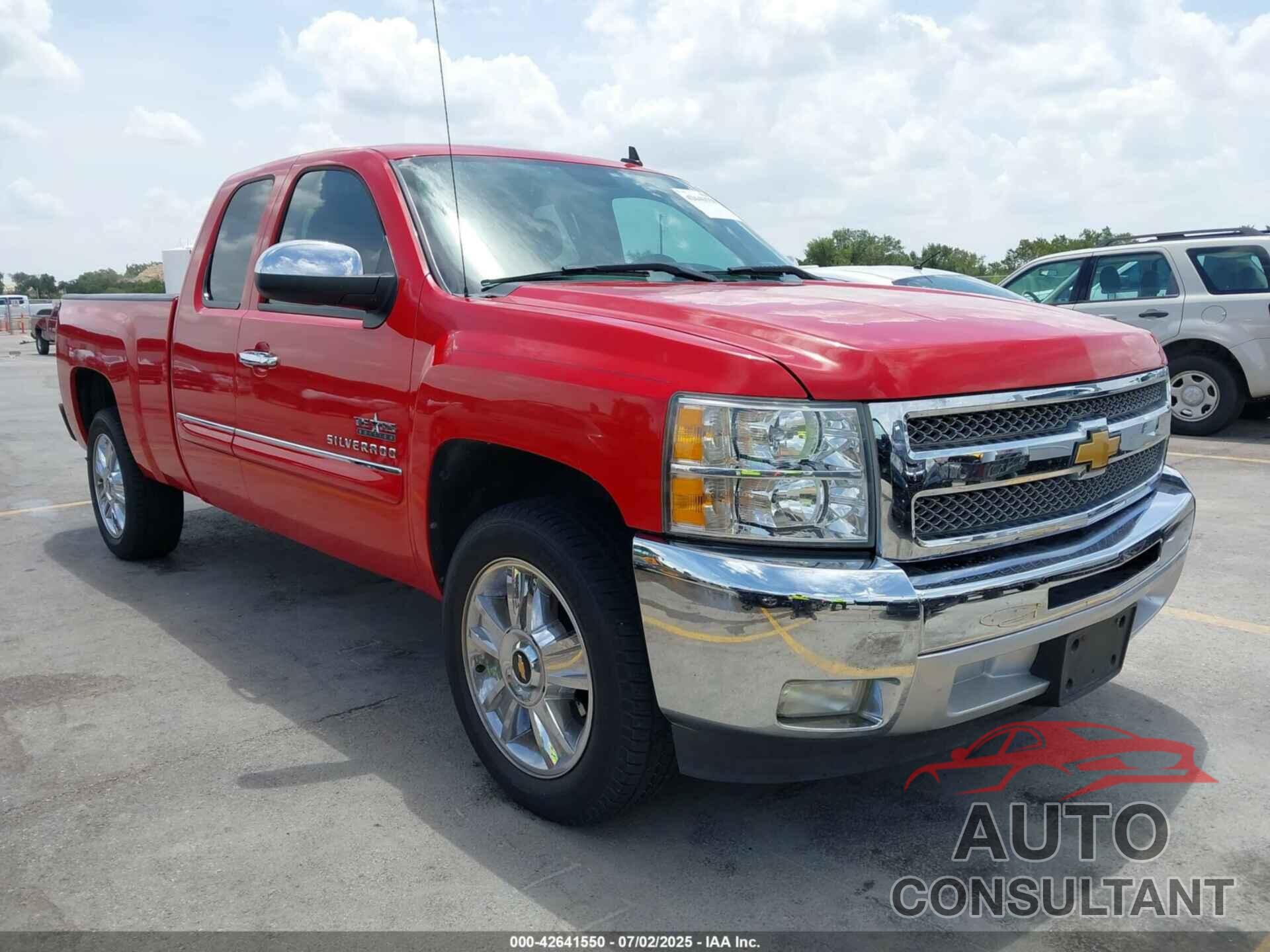CHEVROLET SILVERADO 1500 2013 - 1GCRCSE08DZ116051