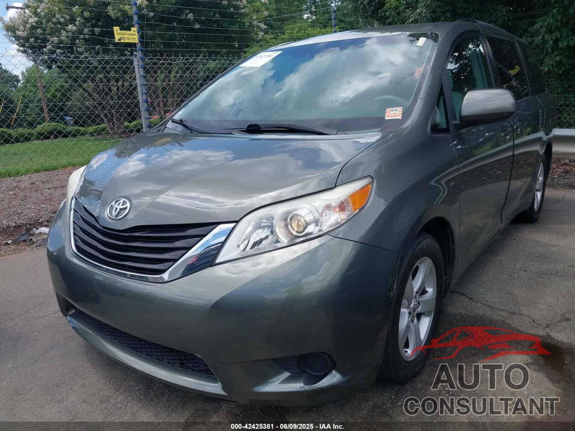 TOYOTA SIENNA 2011 - 5TDKK3DC6BS156696