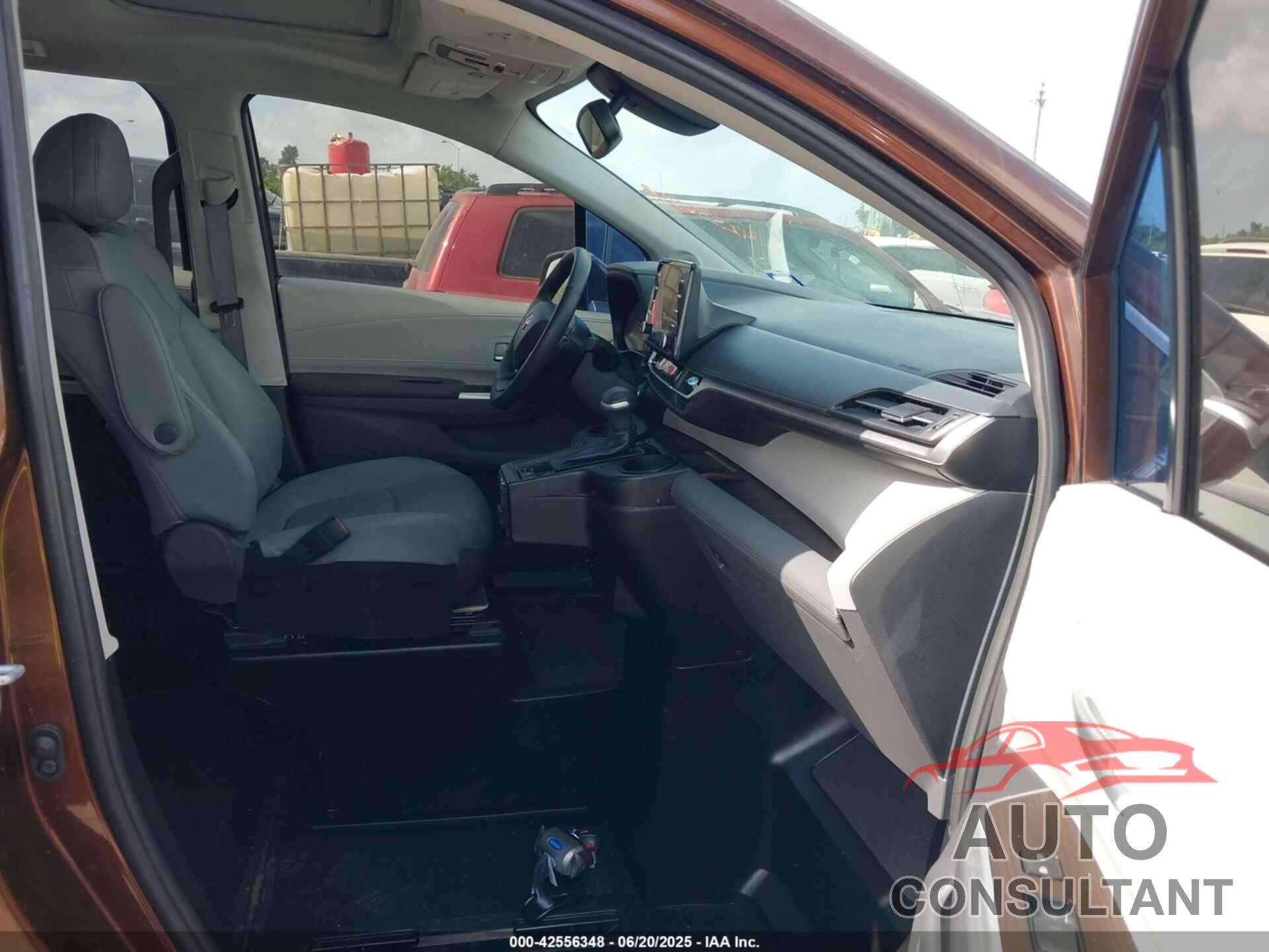 TOYOTA SIENNA 2021 - 5TDJRKEC6MS065866