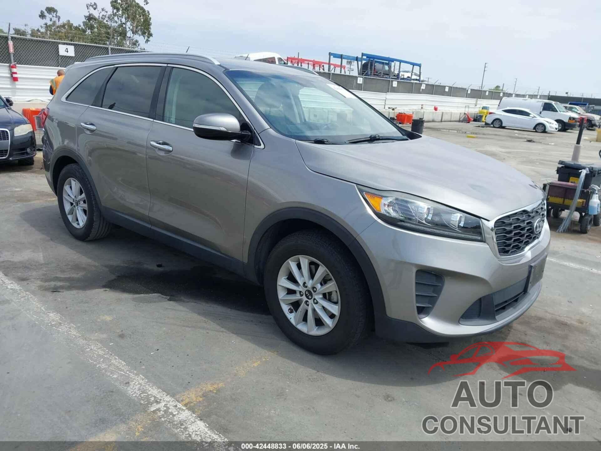 KIA SORENTO 2019 - 5XYPG4A35KG501229