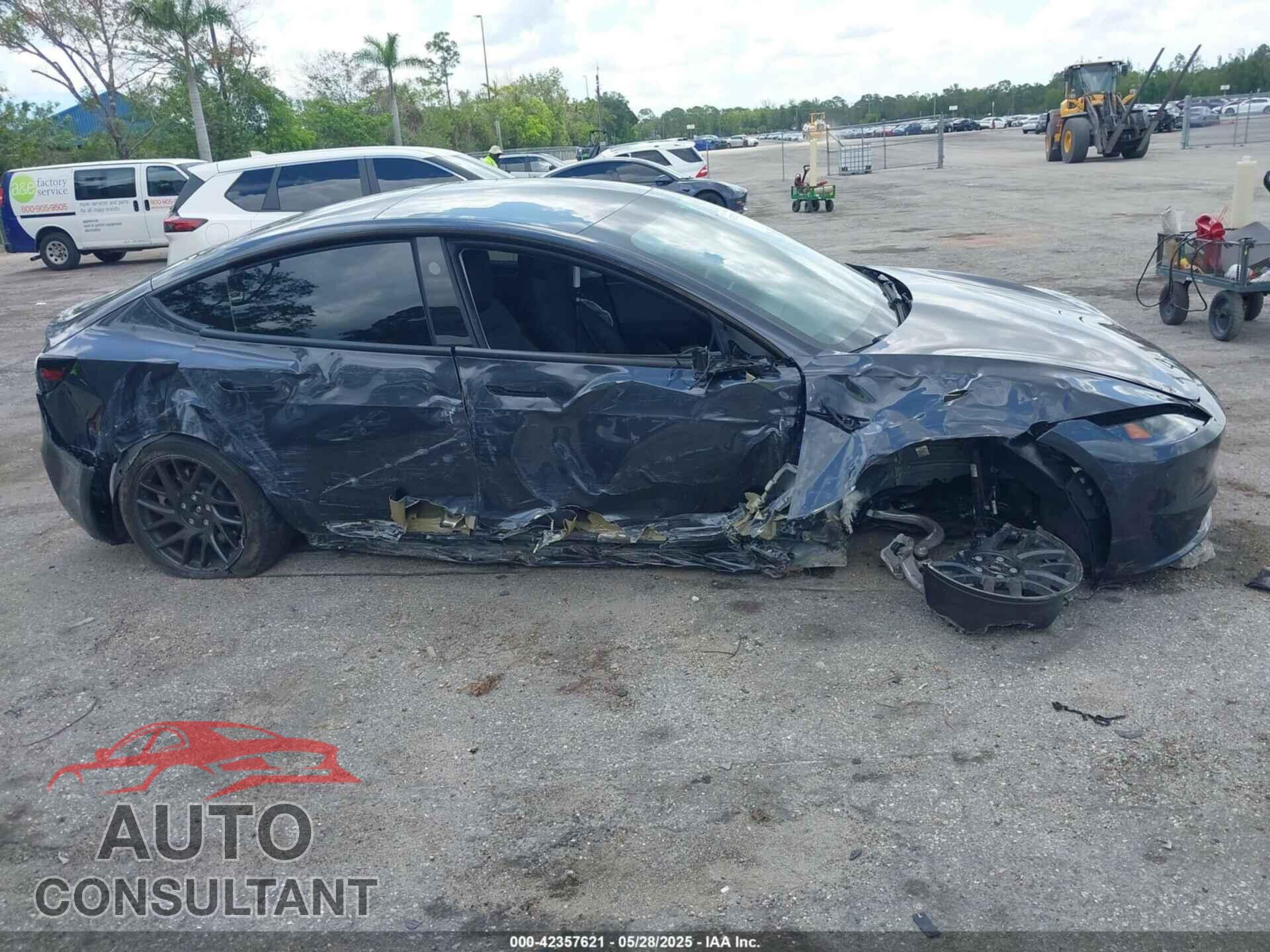 TESLA MODEL 3 2024 - 5YJ3E1EA3RF741585