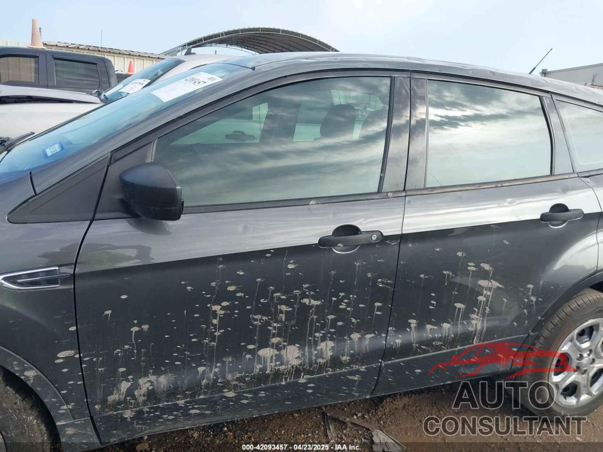FORD ESCAPE 2017 - 1FMCU0F70HUC24455