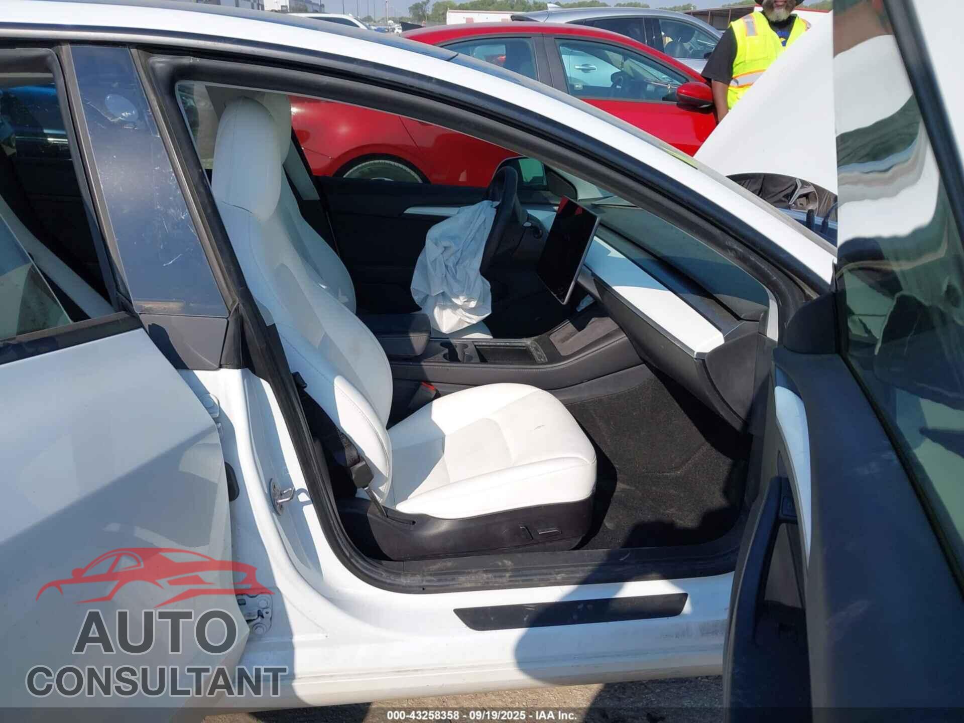 TESLA MODEL 3 2021 - 5YJ3E1EB7MF020011