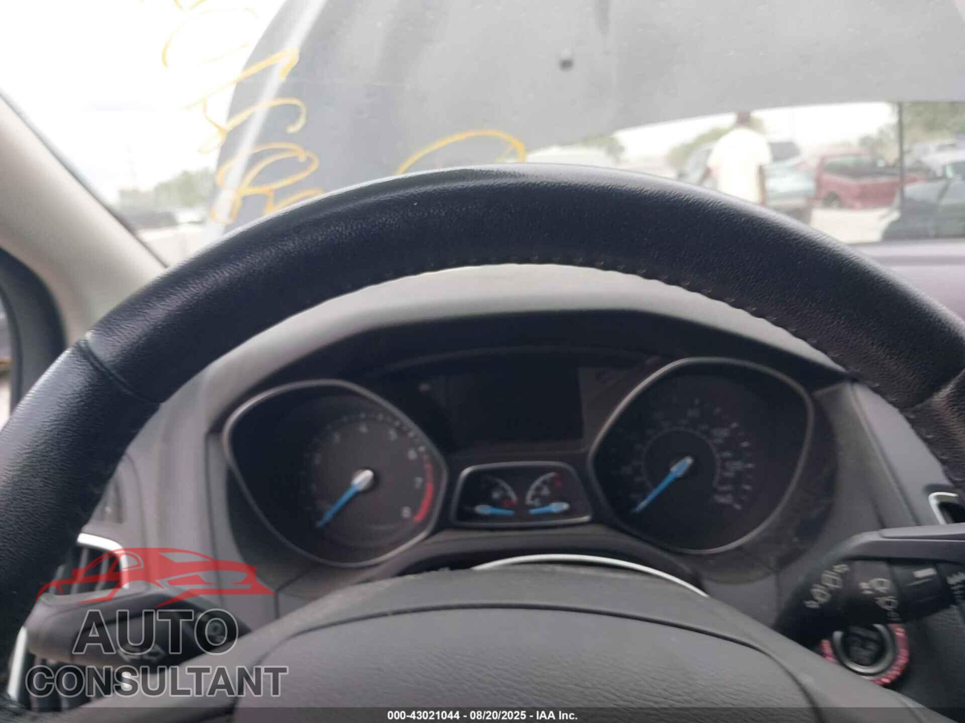 FORD FOCUS 2015 - 1FADP3N21FL217532