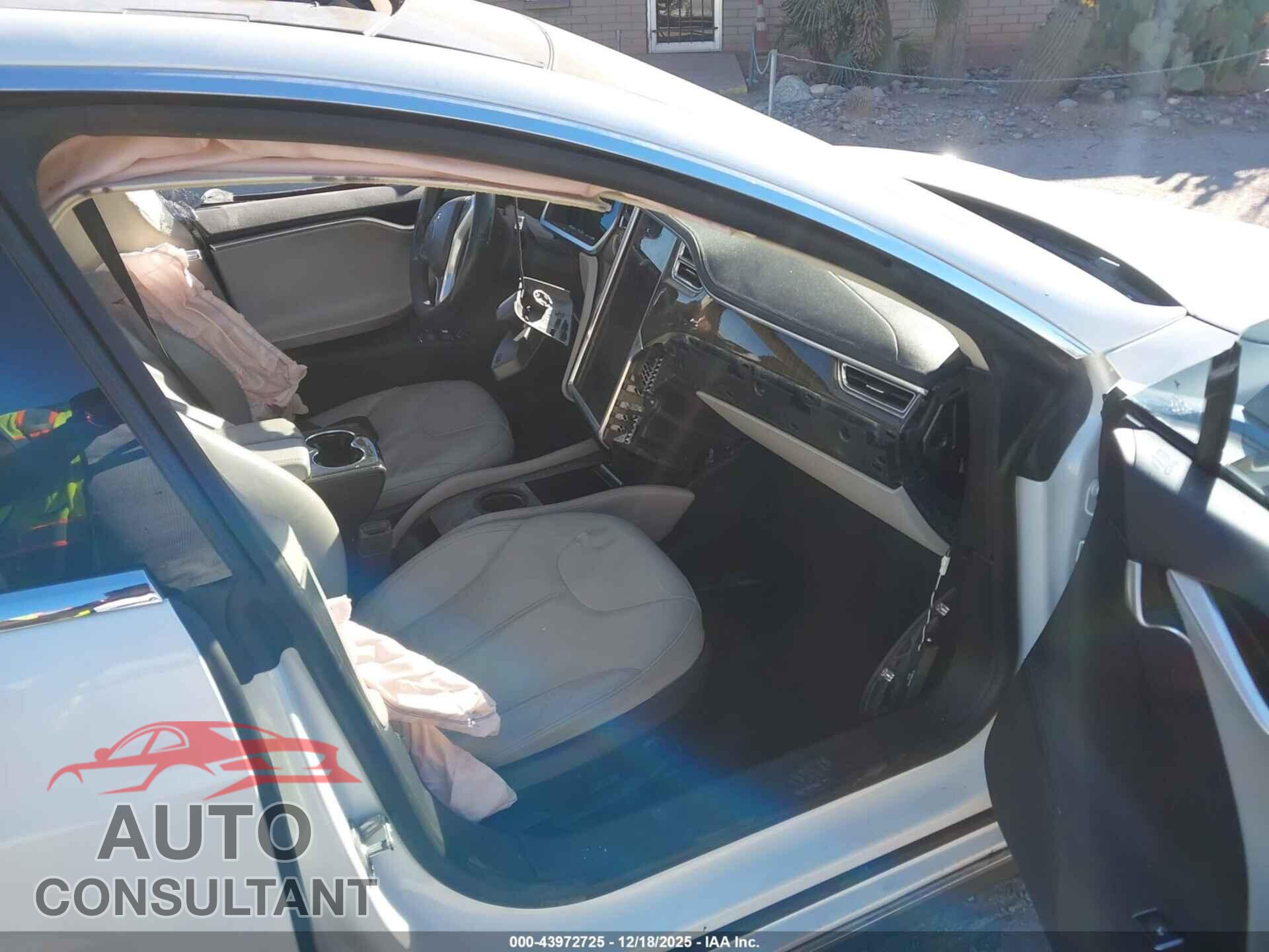 TESLA MODEL S 2013 - 5YJSA1DN9DFP04061