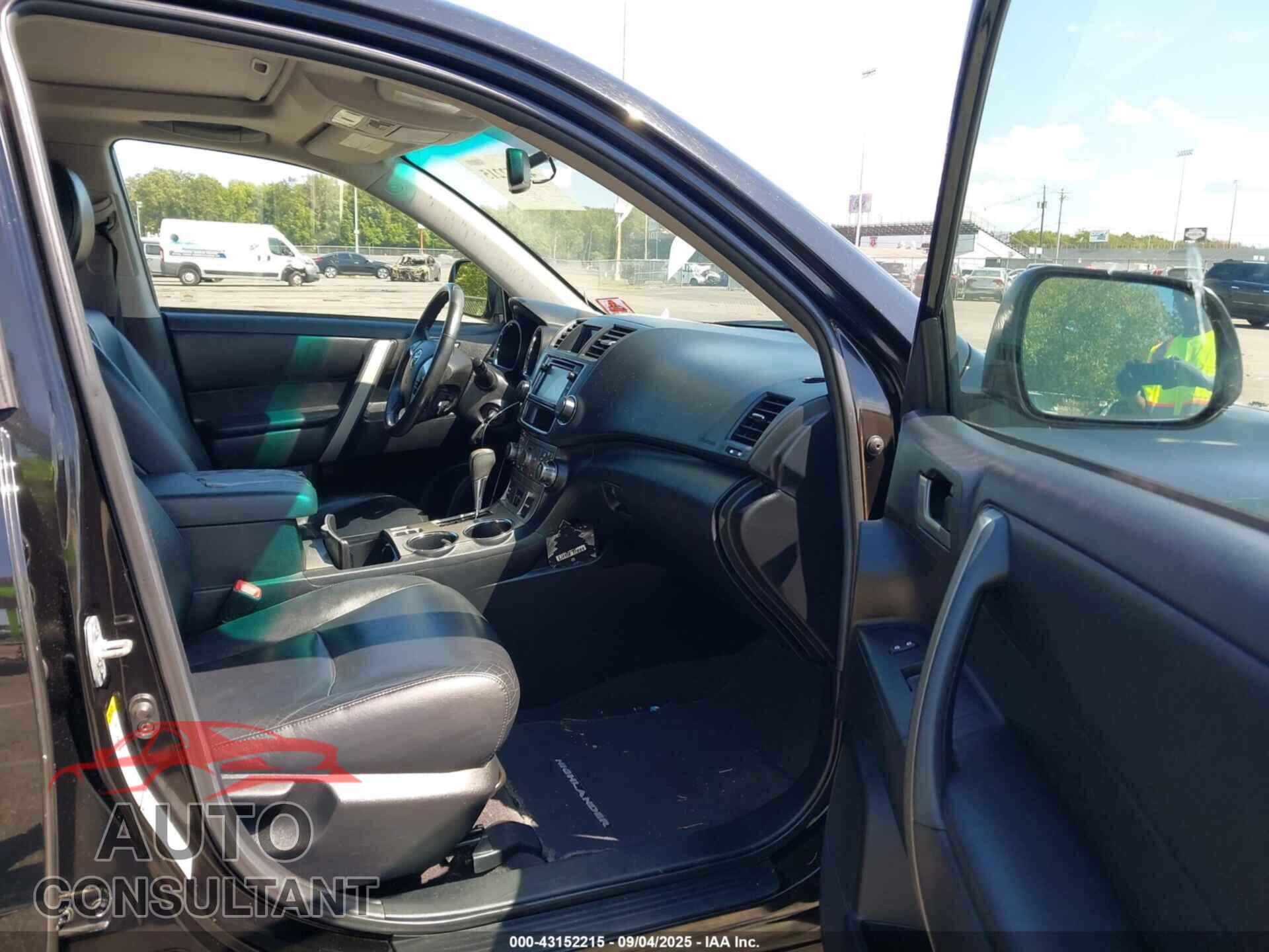 TOYOTA HIGHLANDER 2013 - 5TDBK3EH8DS211713