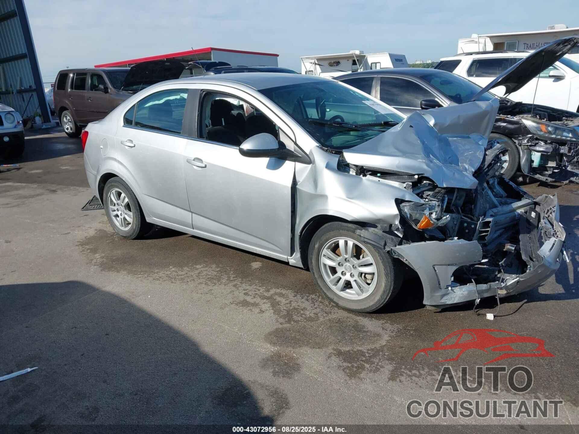 CHEVROLET SONIC 2015 - 1G1JC5SB3F4162903