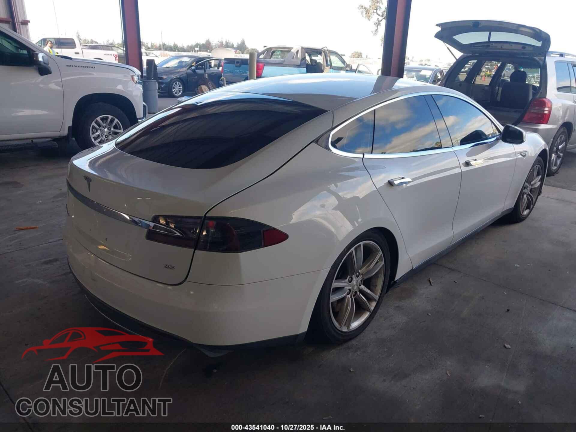 TESLA MODEL S 2013 - 5YJSA1CN2DFP05943