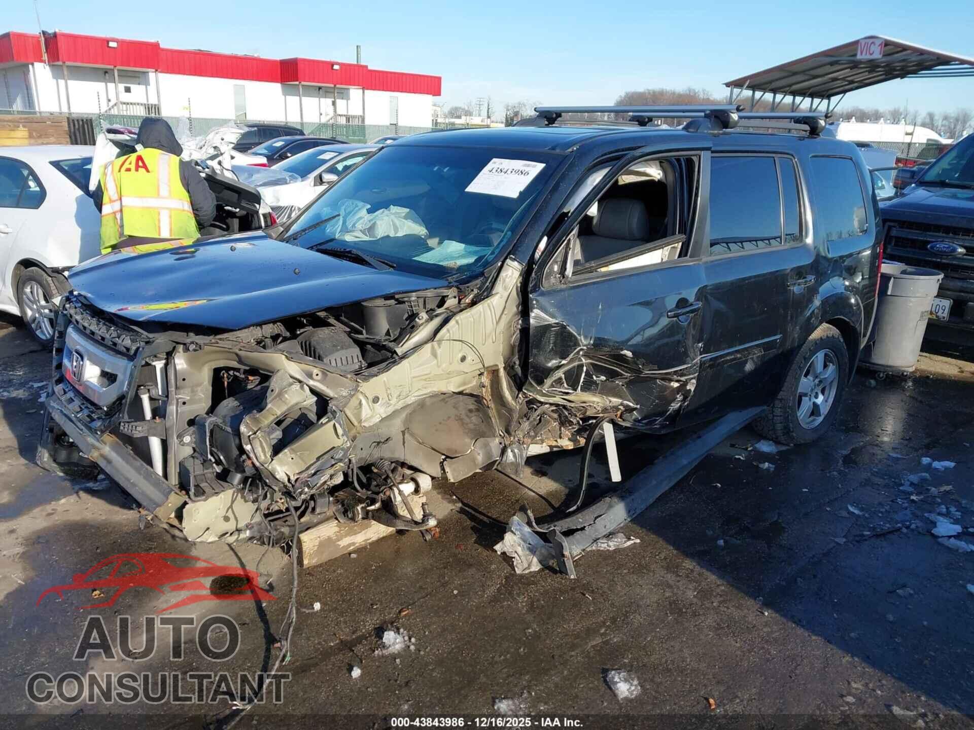HONDA PILOT 2011 - 5FNYF4H56BB106157