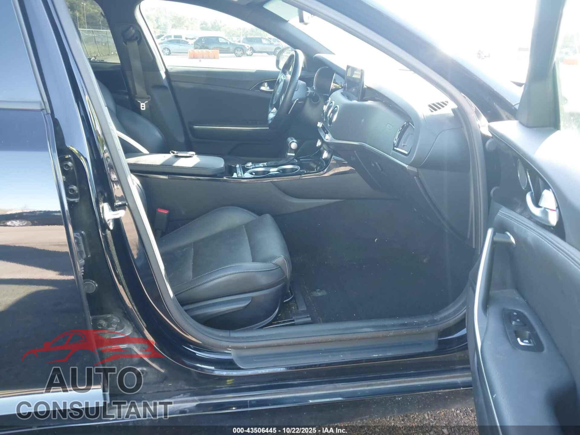KIA STINGER 2022 - KNAE35LD5N6113808